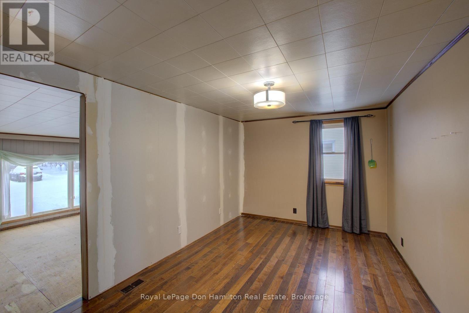 












34 GEORGE STREET N

,
West Grey,




Ontario
N0G1S0

