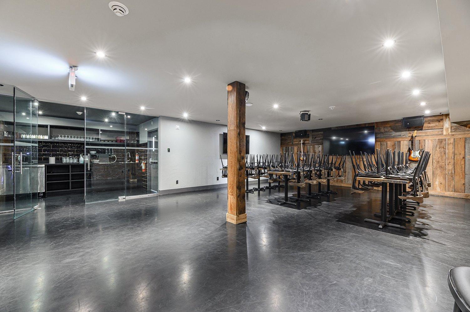 









86


Av. de la Gare

,
Saint-Sauveur,




QC
J0R1R6

