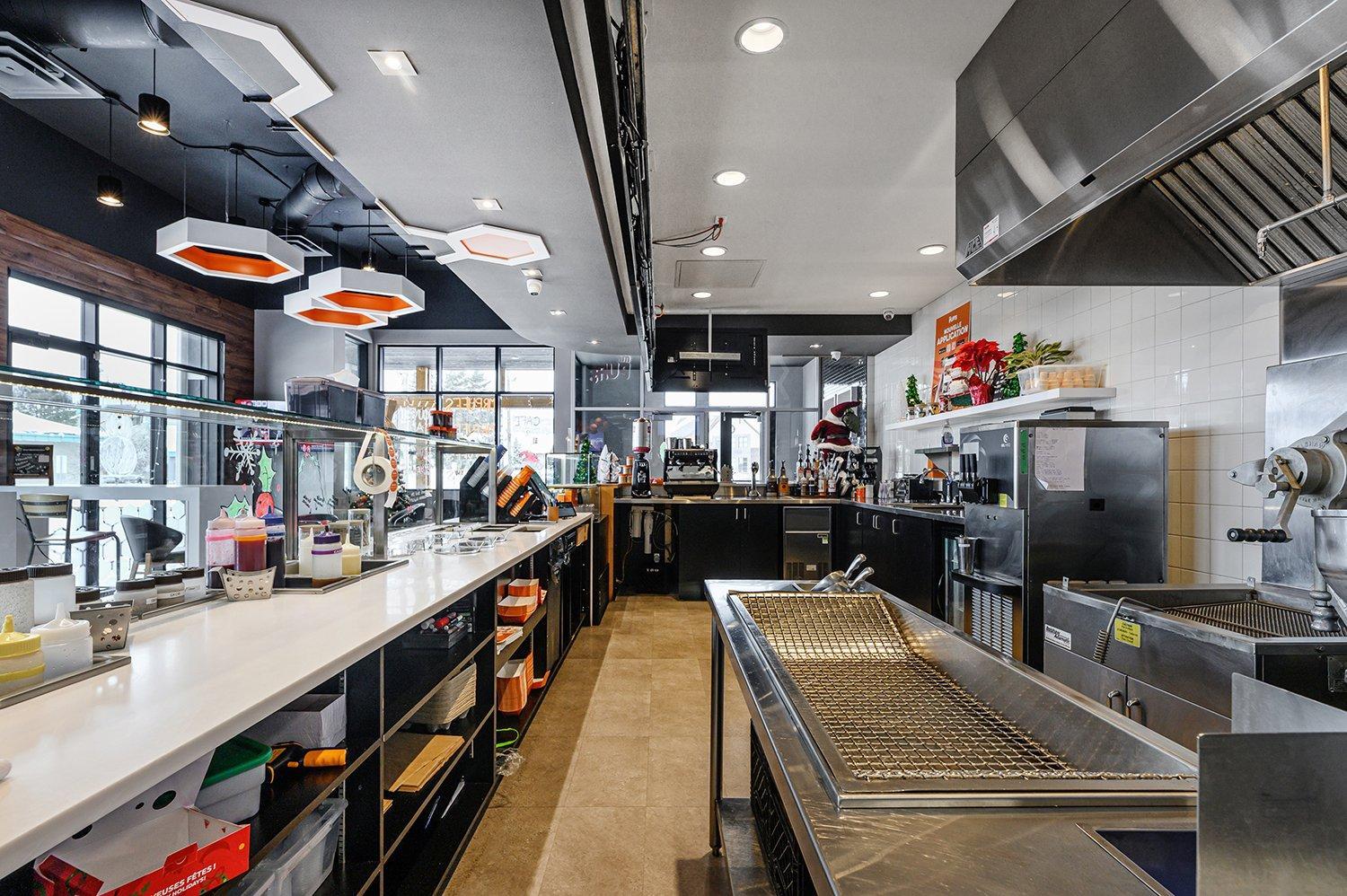 









86


Av. de la Gare

,
Saint-Sauveur,




QC
J0R1R6

