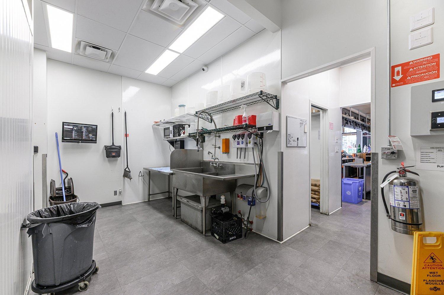 









86


Av. de la Gare

,
Saint-Sauveur,




QC
J0R1R6

