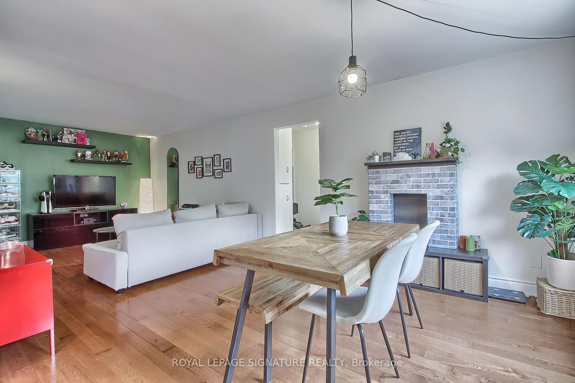 









136


Scanlon

Avenue, 12,
Bradford West Gwillimbury,




ON
L3Z 1G6

