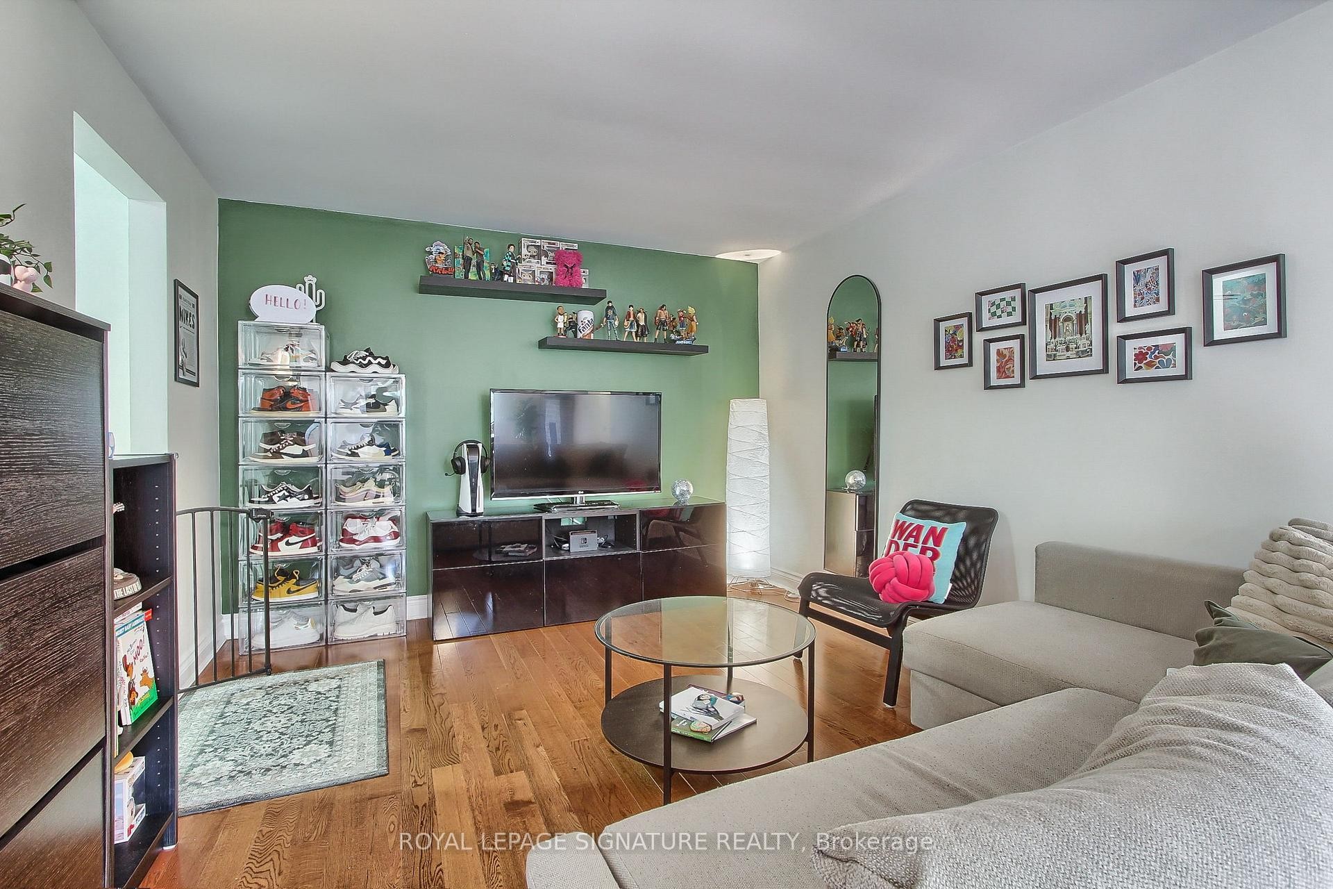 









136


Scanlon

Avenue, 12,
Bradford West Gwillimbury,




ON
L3Z 1G6

