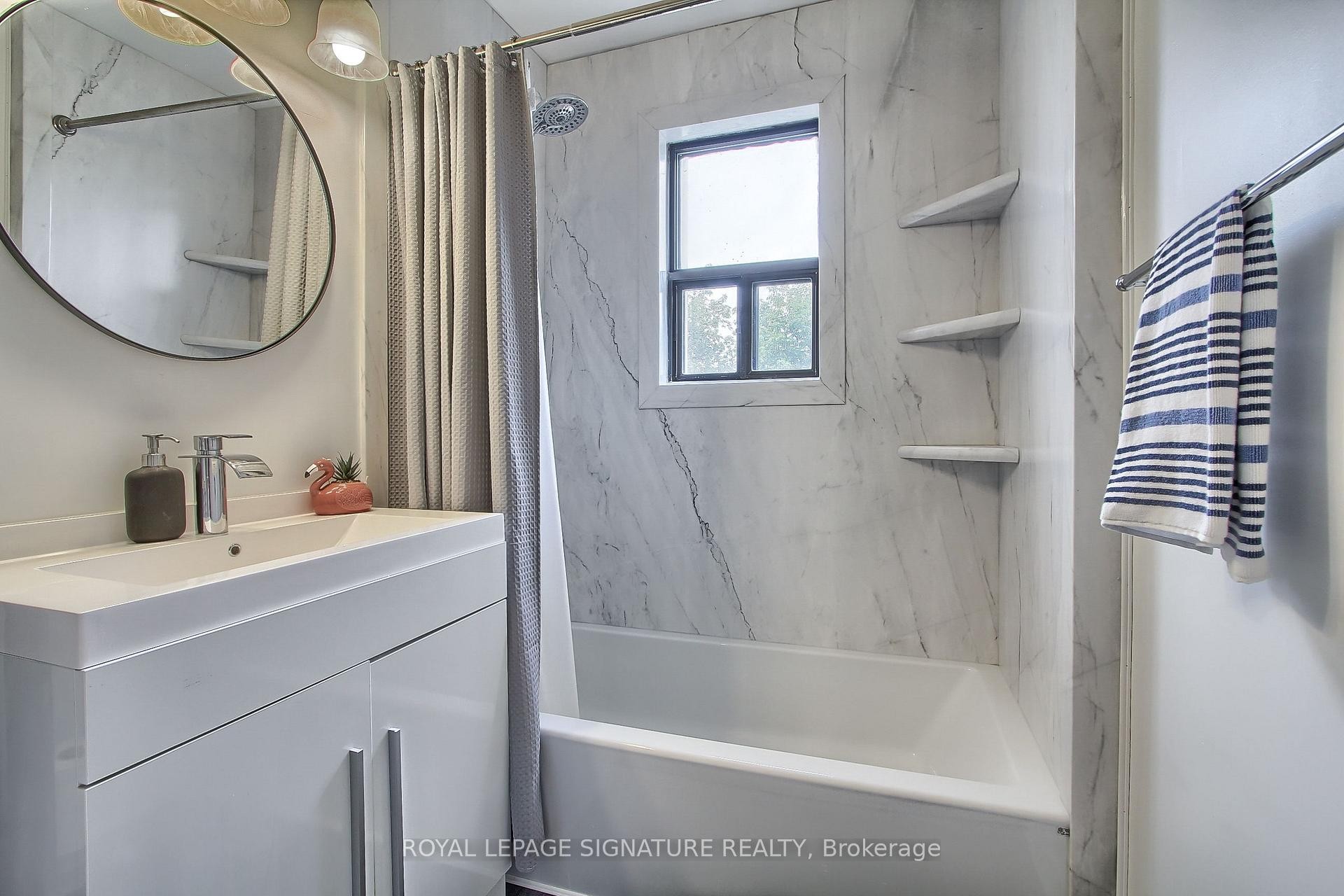 









136


Scanlon

Avenue, 12,
Bradford West Gwillimbury,




ON
L3Z 1G6

