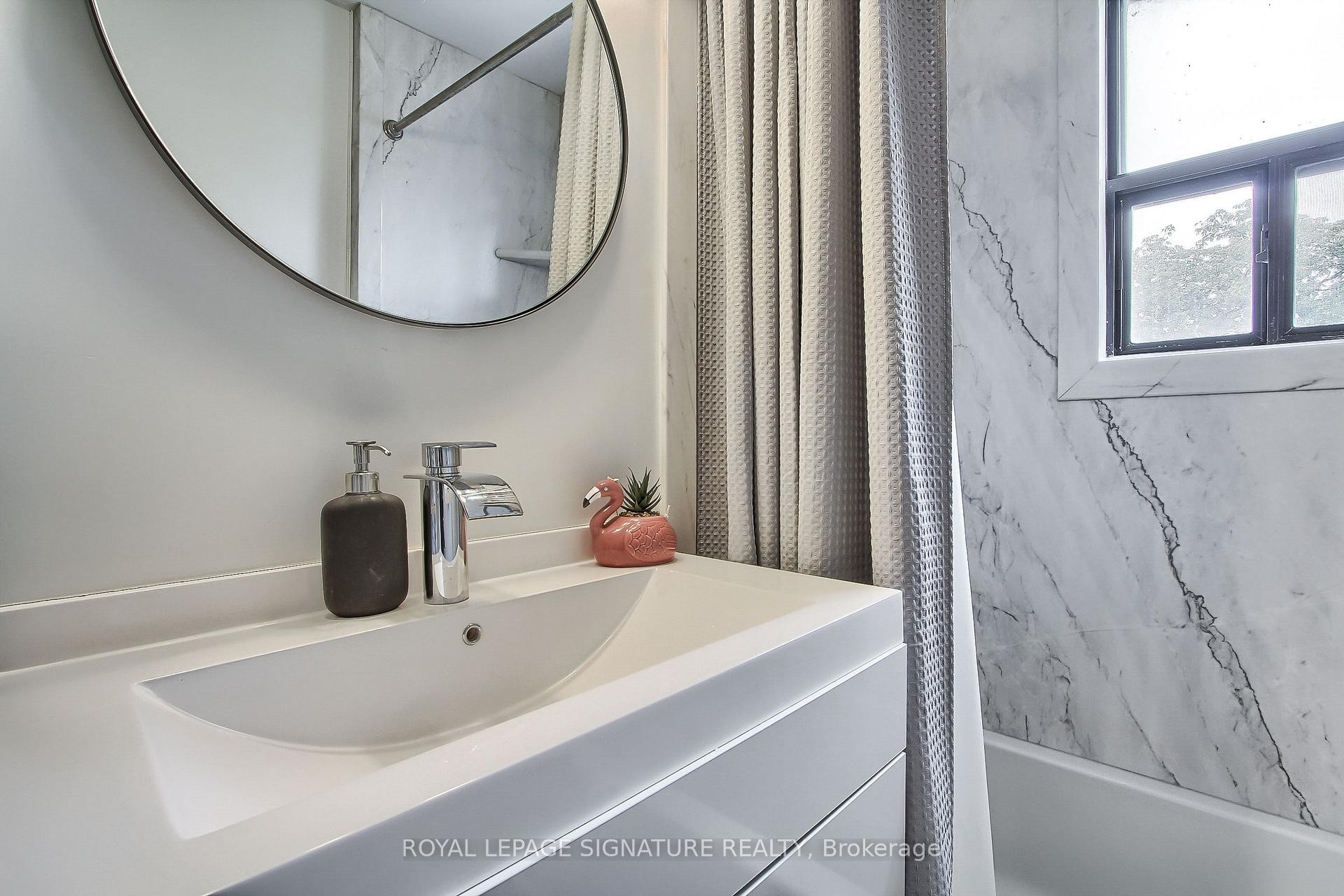 









136


Scanlon

Avenue, 12,
Bradford West Gwillimbury,




ON
L3Z 1G6

