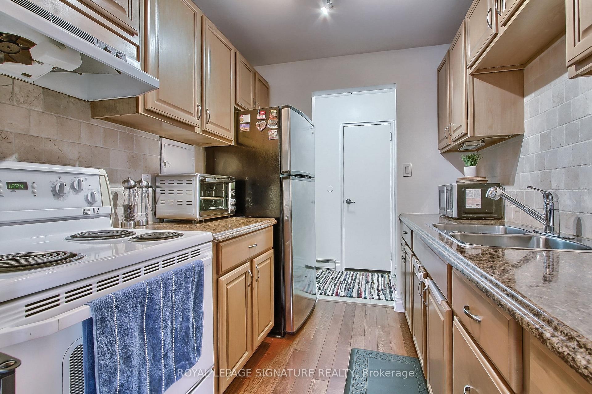 









136


Scanlon

Avenue, 12,
Bradford West Gwillimbury,




ON
L3Z 1G6

