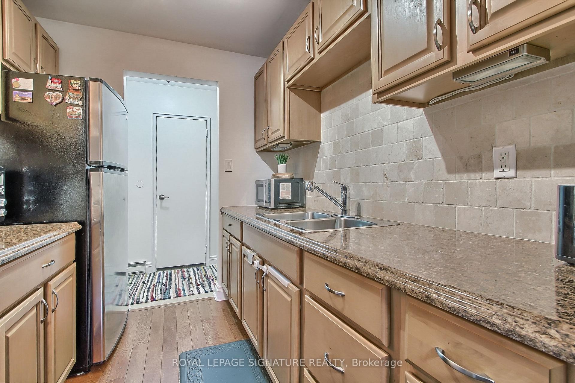 









136


Scanlon

Avenue, 12,
Bradford West Gwillimbury,




ON
L3Z 1G6

