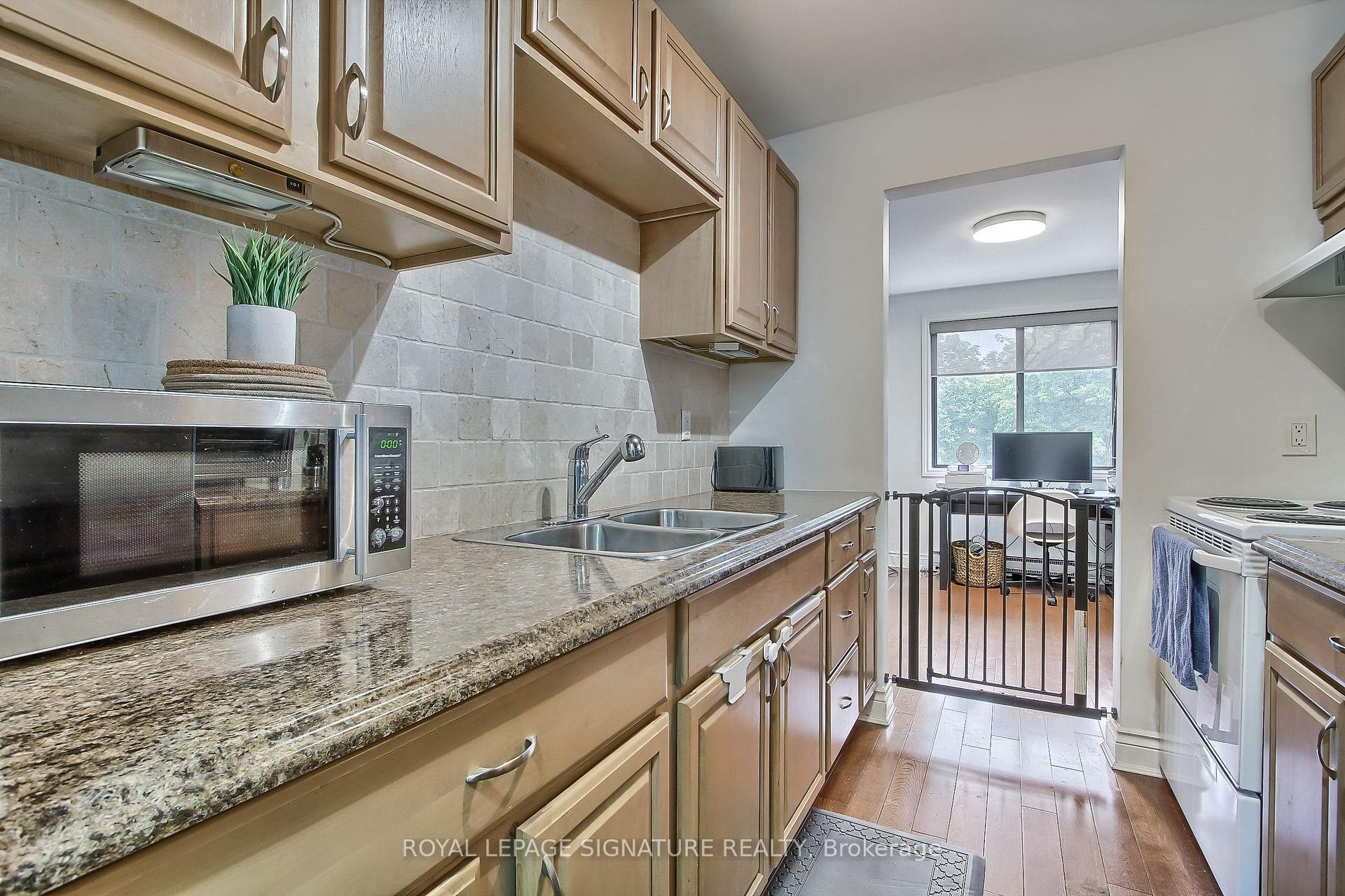 









136


Scanlon

Avenue, 12,
Bradford West Gwillimbury,




ON
L3Z 1G6

