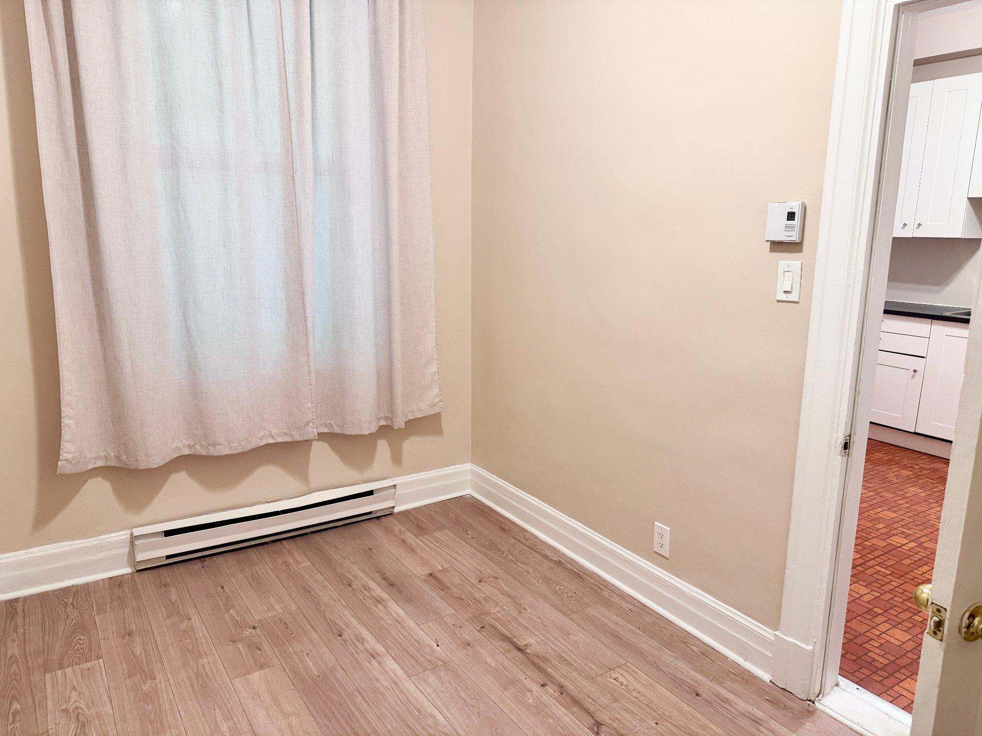 









3703


Rue St-Dominique

,
Montréal (Le Plateau-Mont-Royal),




QC
H2X2X8

