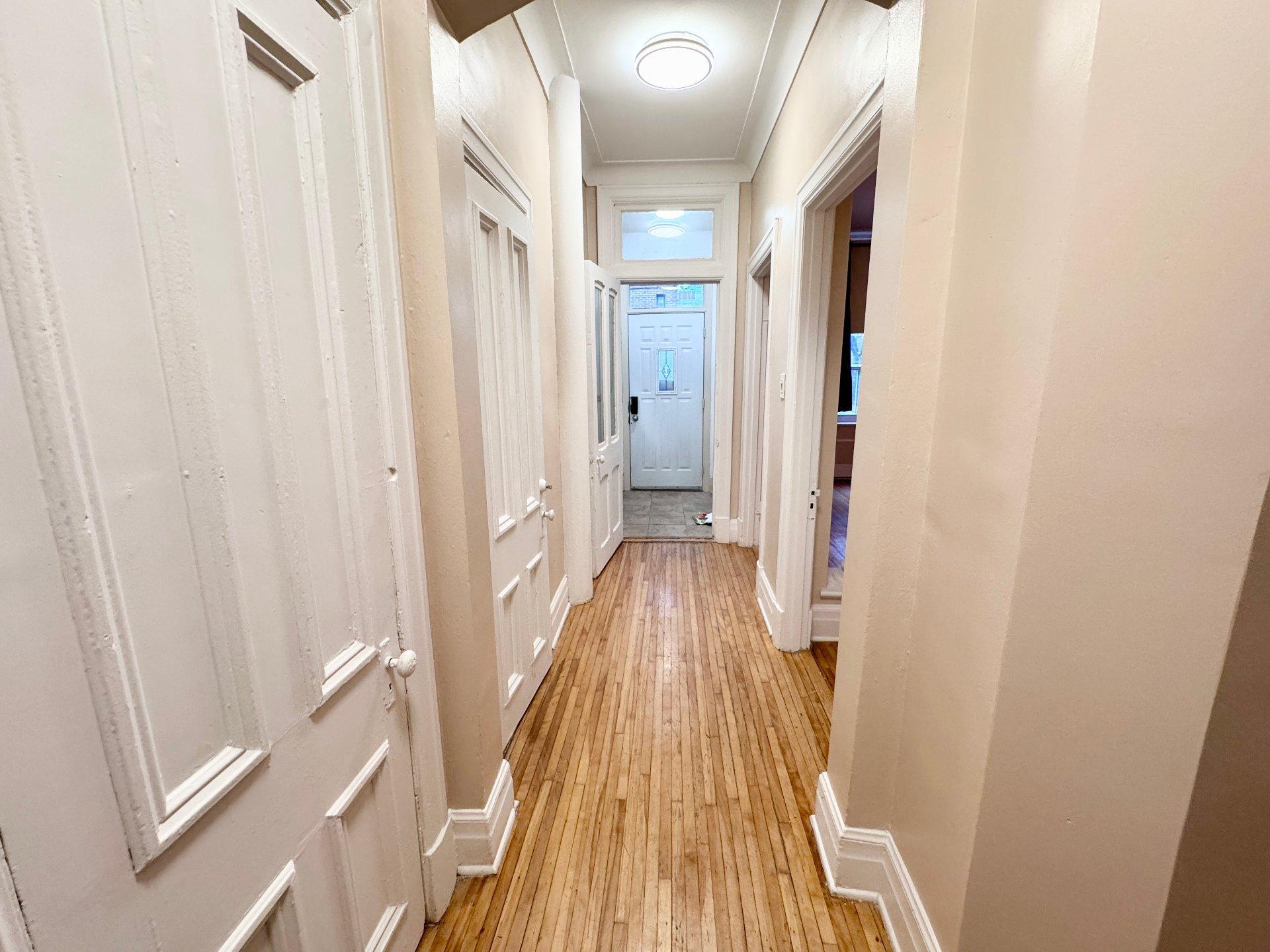 









3703


Rue St-Dominique

,
Montréal (Le Plateau-Mont-Royal),




QC
H2X2X8

