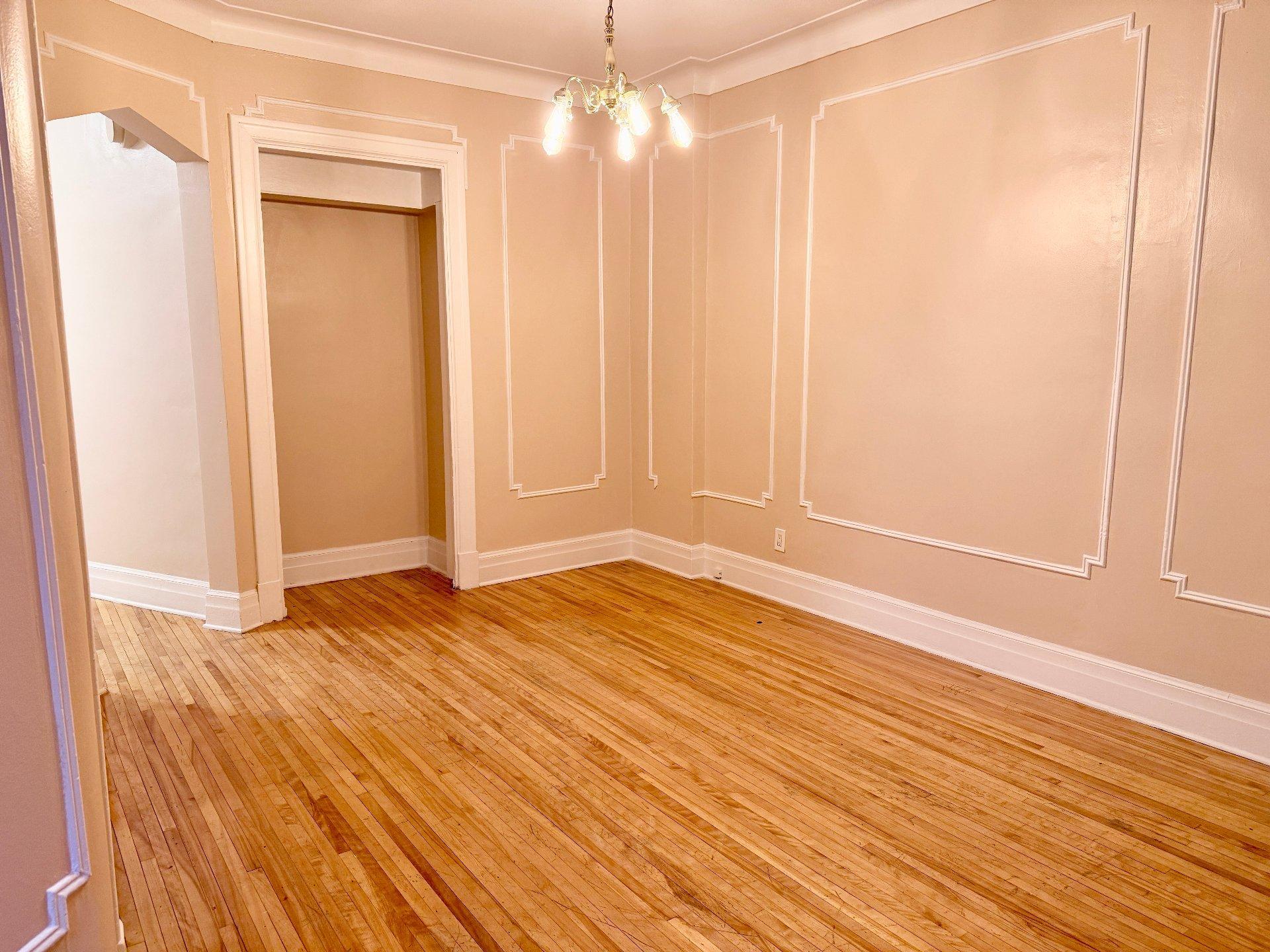 









3703


Rue St-Dominique

,
Montréal (Le Plateau-Mont-Royal),




QC
H2X2X8

