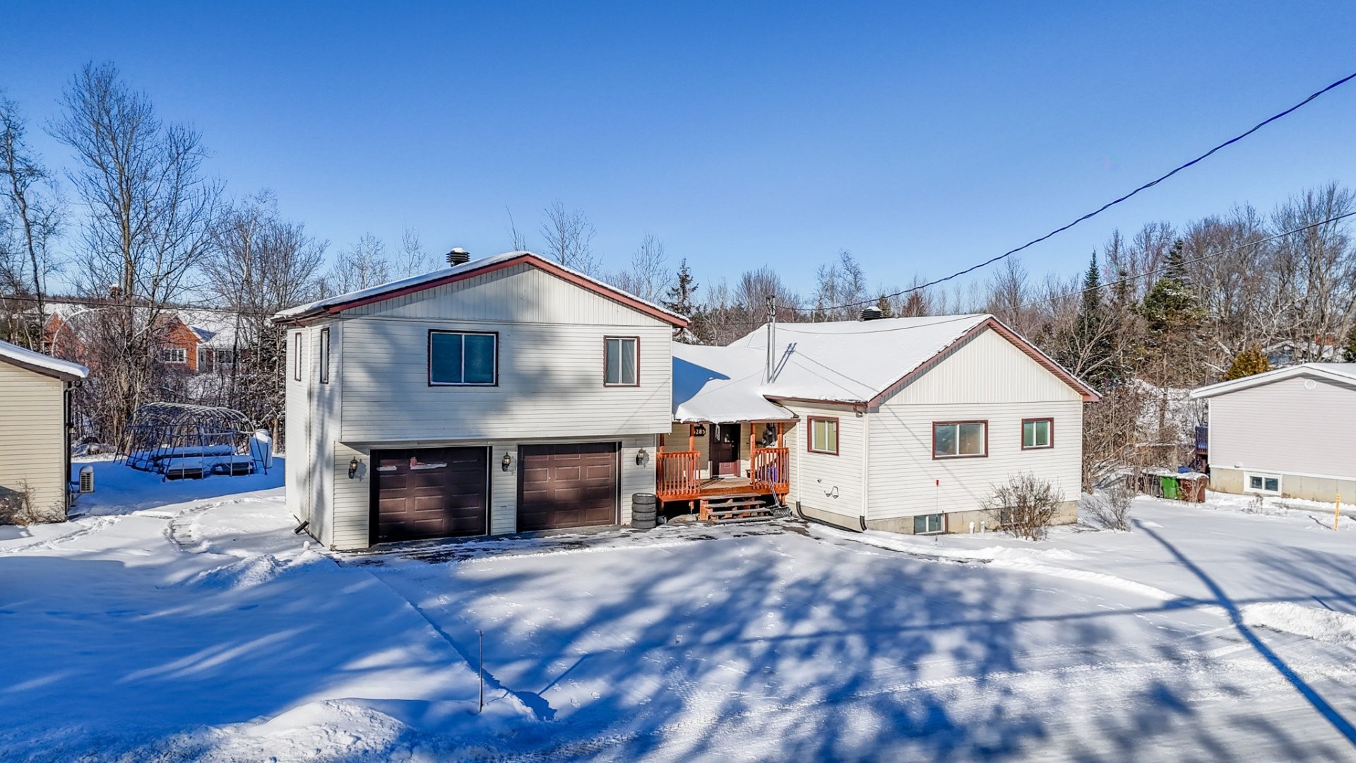 









5285


Rue Mills

,
Sherbrooke (Brompton/Rock Forest/Saint-Élie/Deauville),




QC
J1N3B6

