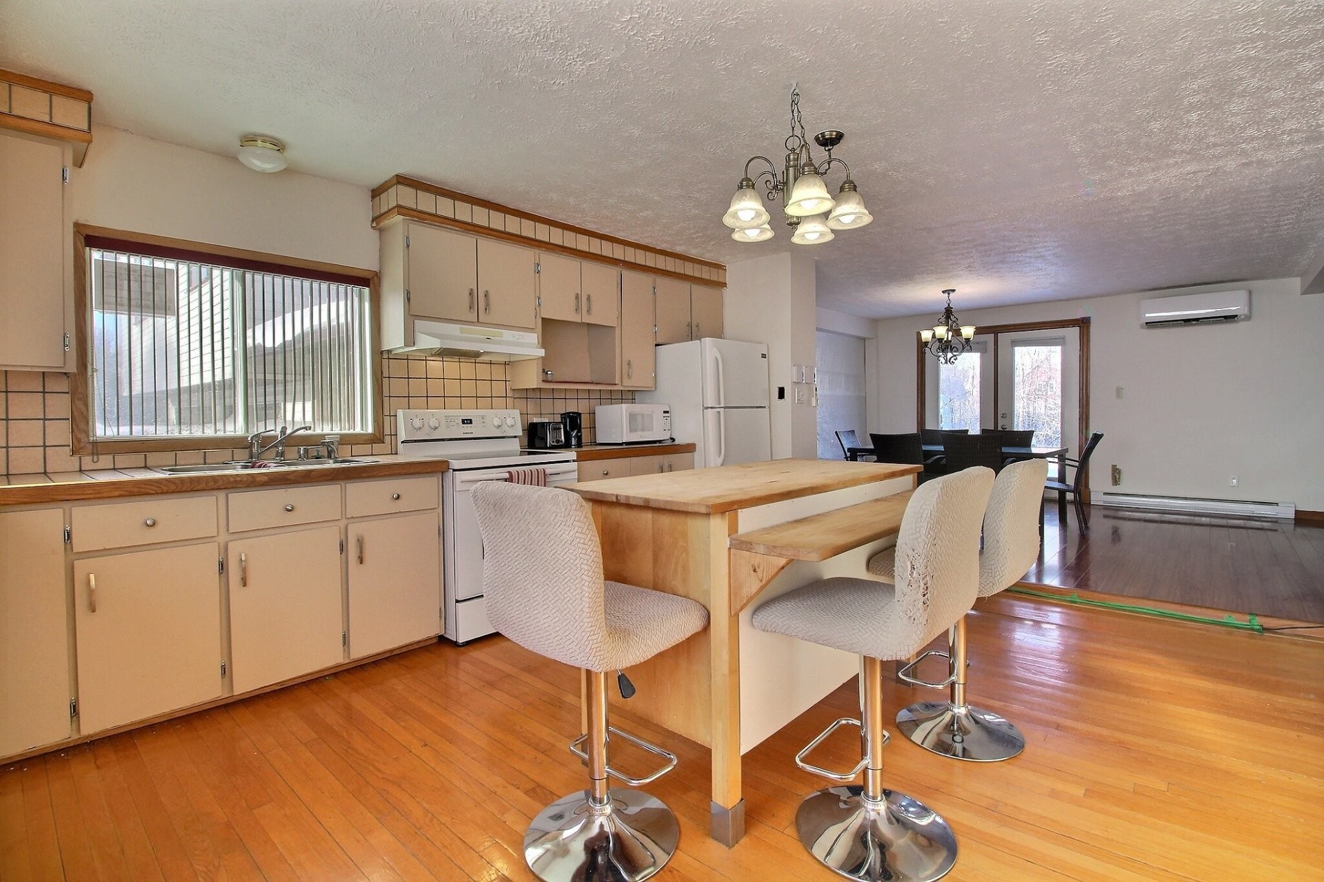 









5285


Rue Mills

,
Sherbrooke (Brompton/Rock Forest/Saint-Élie/Deauville),




QC
J1N3B6

