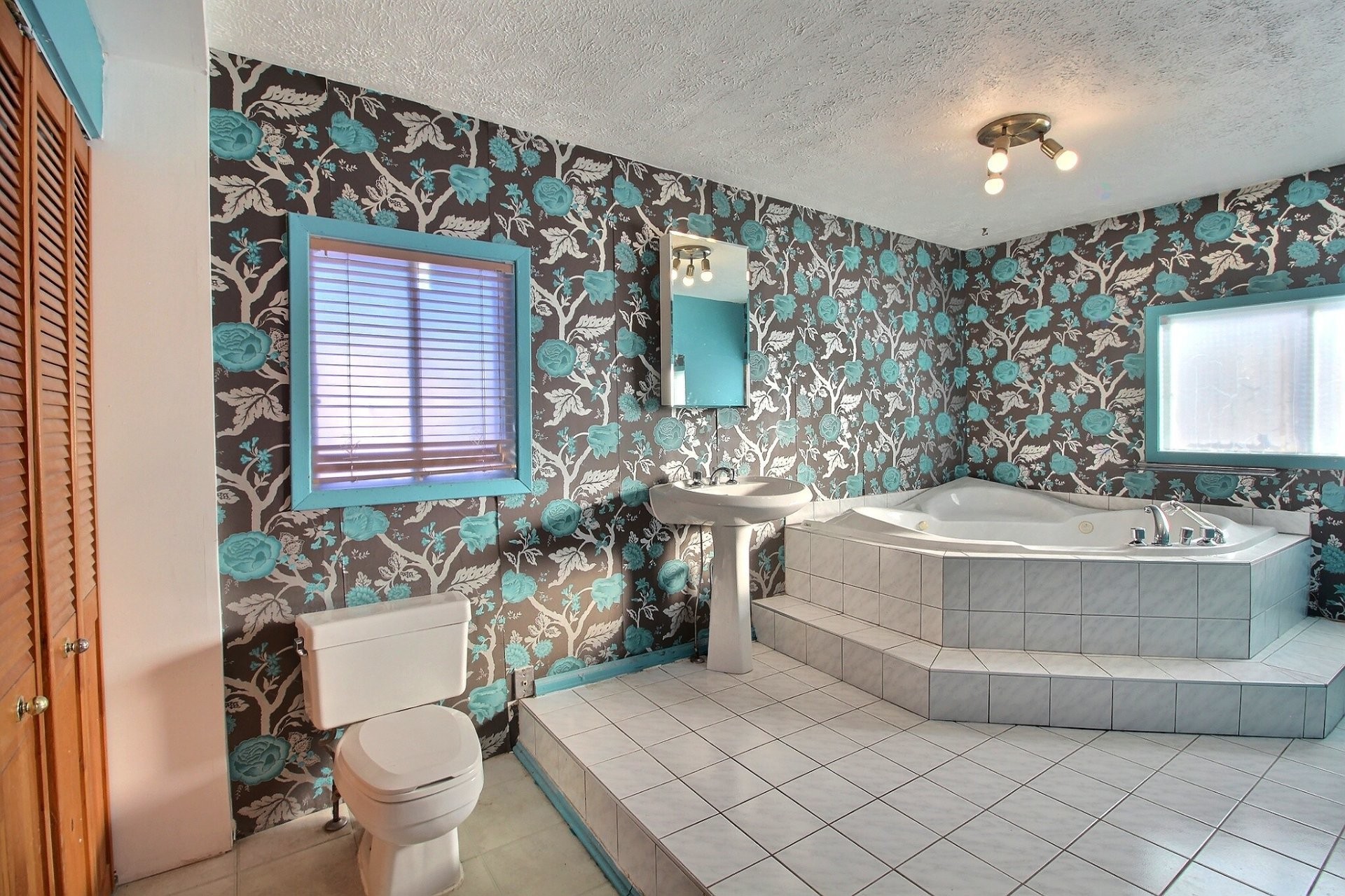 









5285


Rue Mills

,
Sherbrooke (Brompton/Rock Forest/Saint-Élie/Deauville),




QC
J1N3B6

