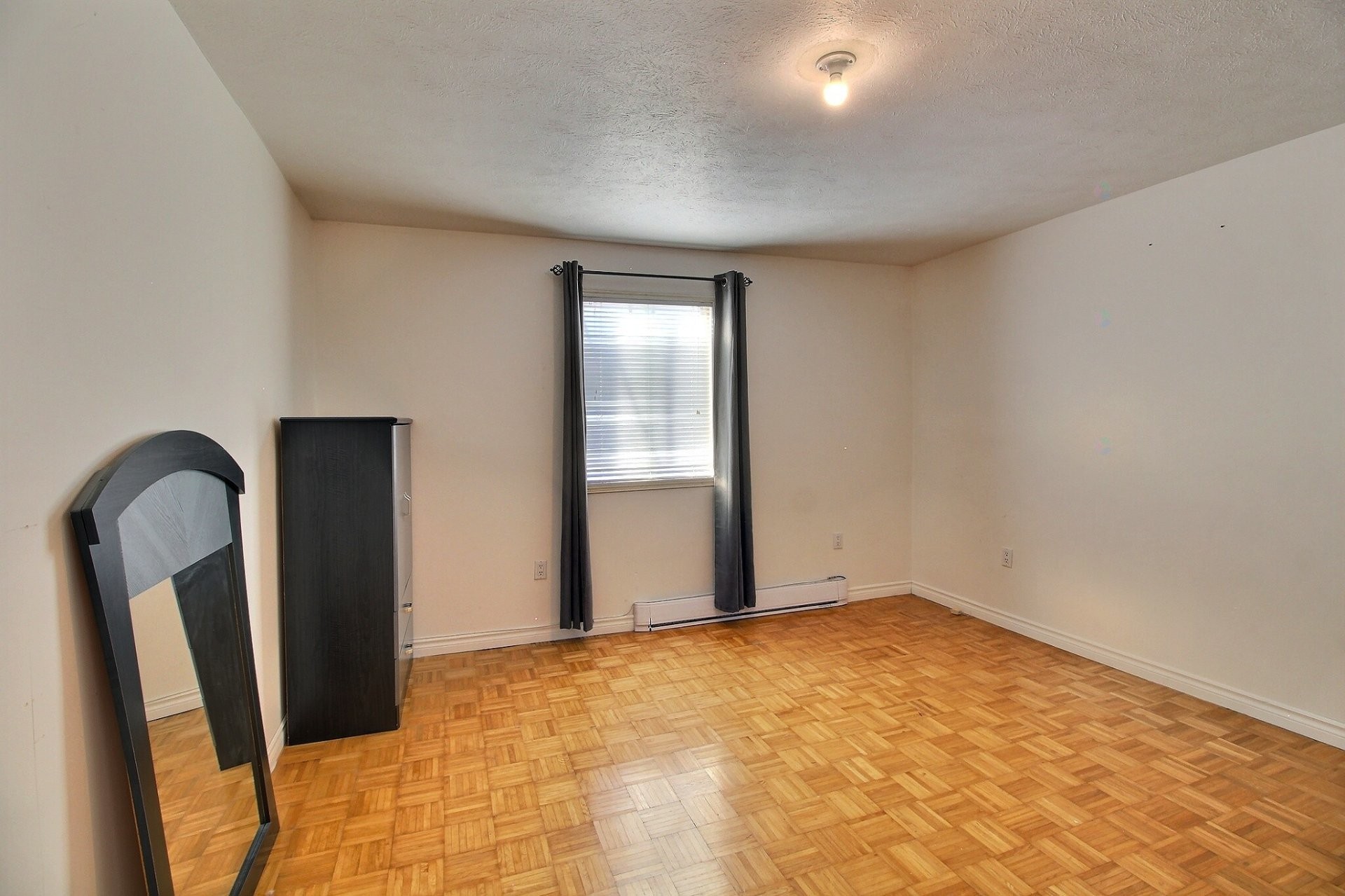 









5285


Rue Mills

,
Sherbrooke (Brompton/Rock Forest/Saint-Élie/Deauville),




QC
J1N3B6

