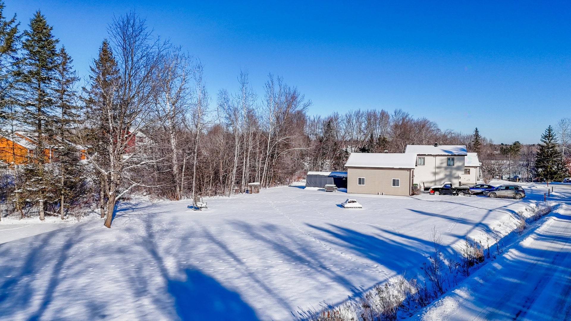 









5285


Rue Mills

,
Sherbrooke (Brompton/Rock Forest/Saint-Élie/Deauville),




QC
J1N3B6

