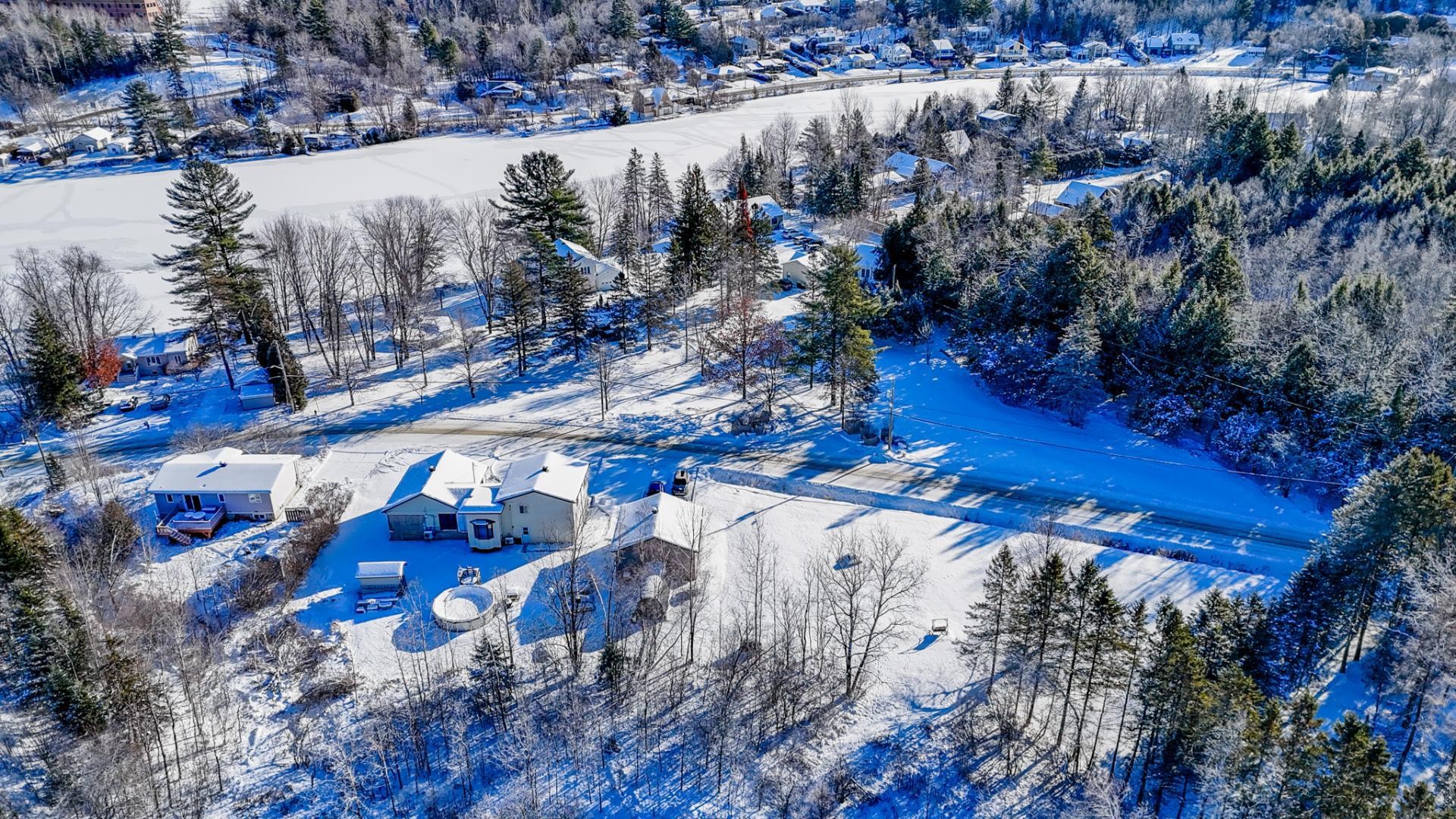 









5285


Rue Mills

,
Sherbrooke (Brompton/Rock Forest/Saint-Élie/Deauville),




QC
J1N3B6

