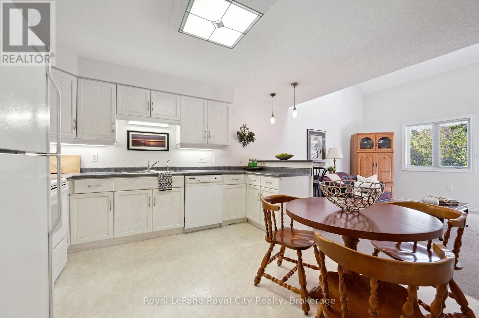 












17 TERRAVIEW CRESCENT

,
Guelph (Kortright West),




Ontario
N1G5A7

