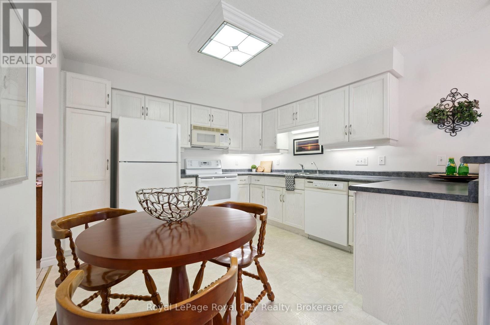 












17 TERRAVIEW CRESCENT

,
Guelph (Kortright West),




Ontario
N1G5A7

