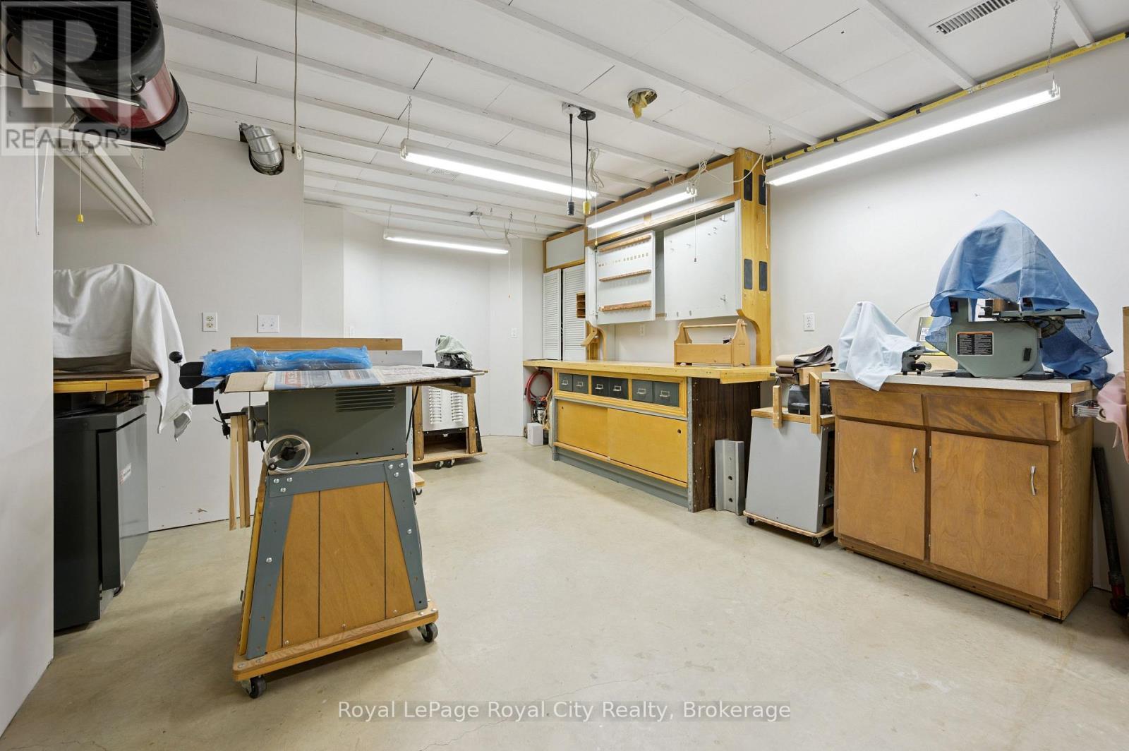 












17 TERRAVIEW CRESCENT

,
Guelph (Kortright West),




Ontario
N1G5A7

