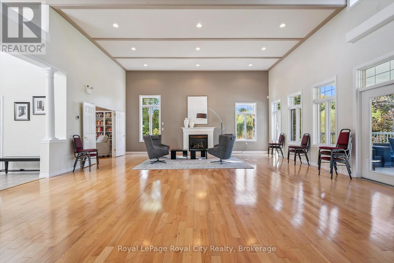 












17 TERRAVIEW CRESCENT

,
Guelph (Kortright West),




Ontario
N1G5A7

