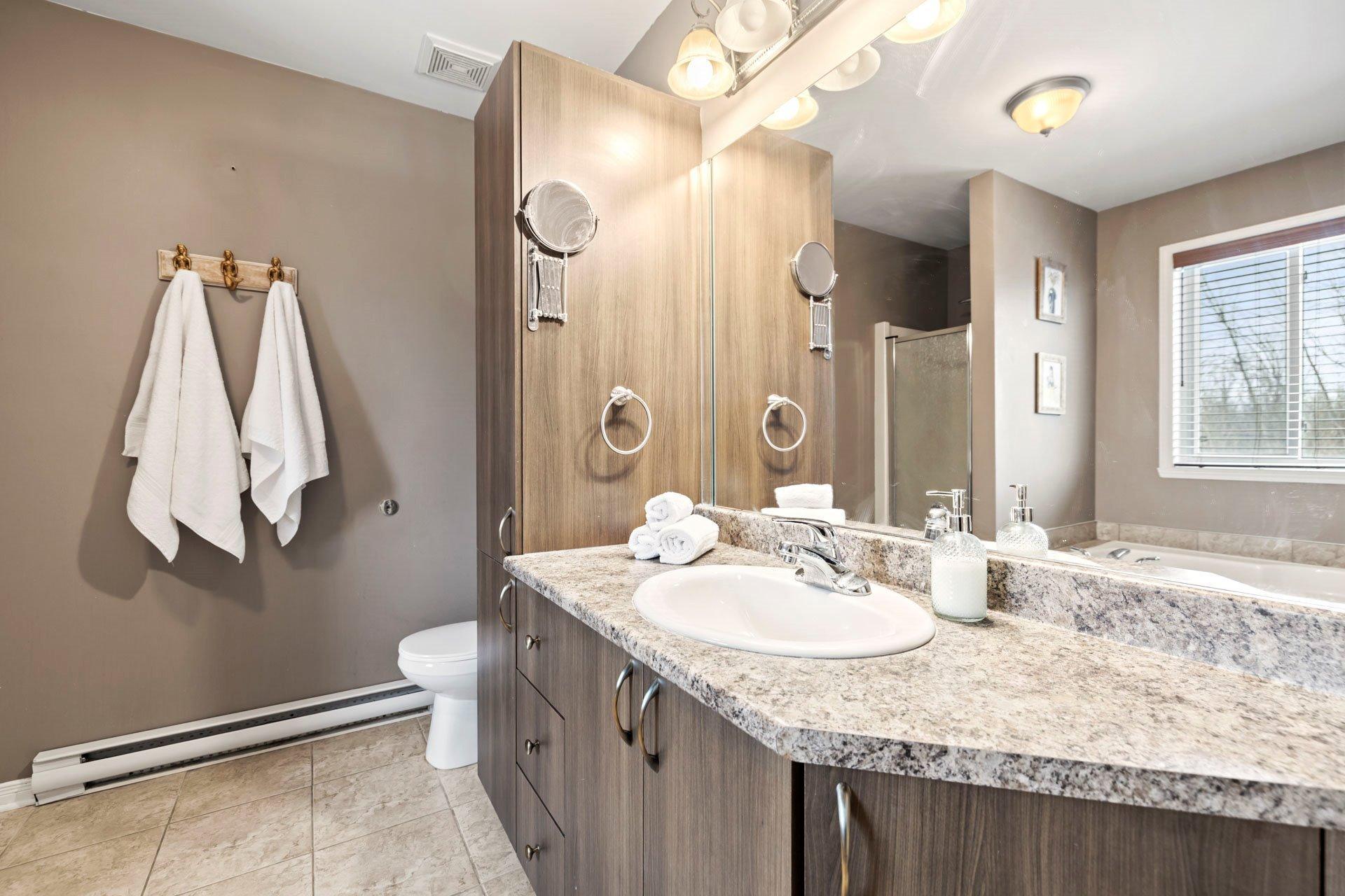 









19


Rue du Frère-André-Daoust

,
Rigaud,




QC
J0P1P0

