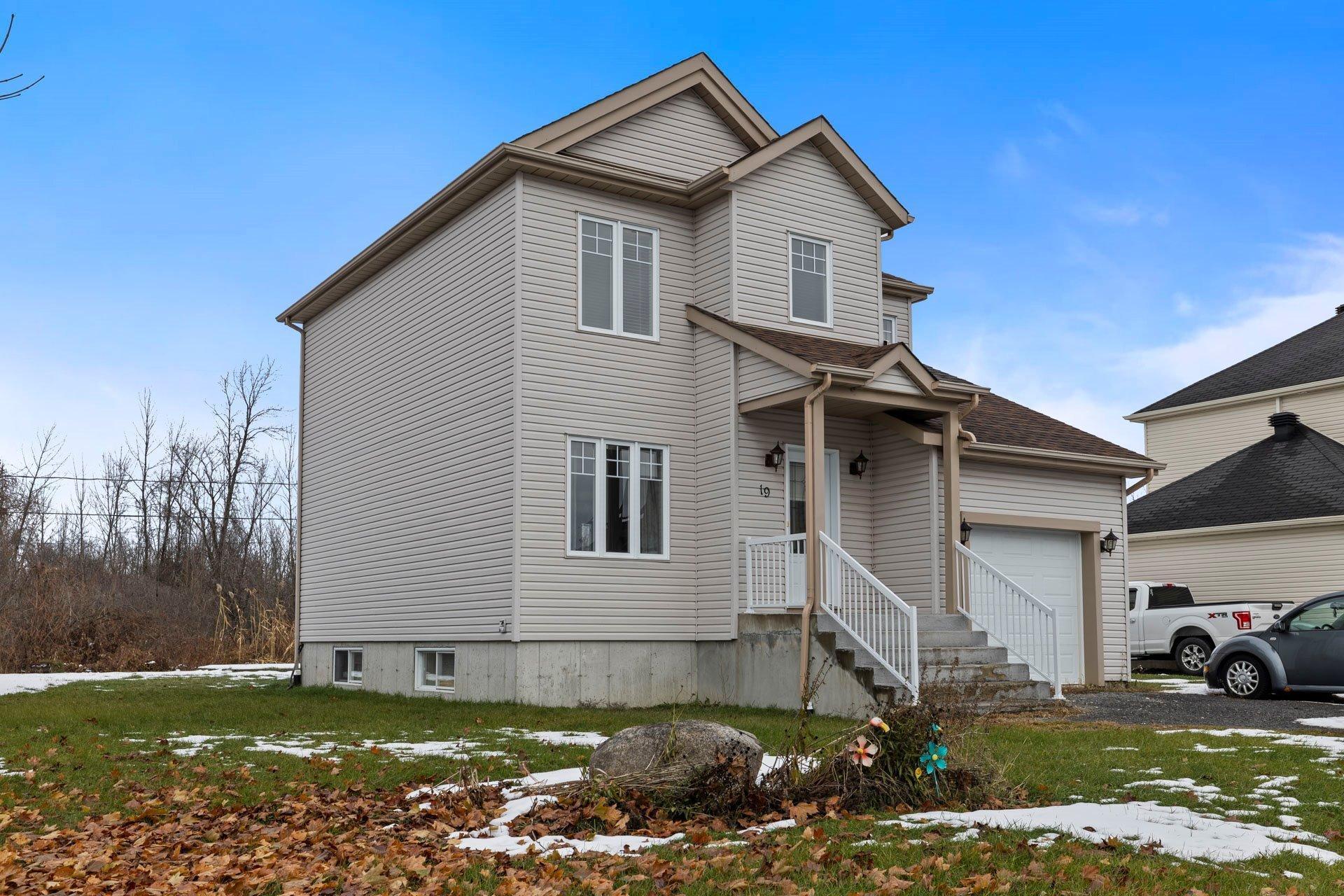 









19


Rue du Frère-André-Daoust

,
Rigaud,




QC
J0P1P0

