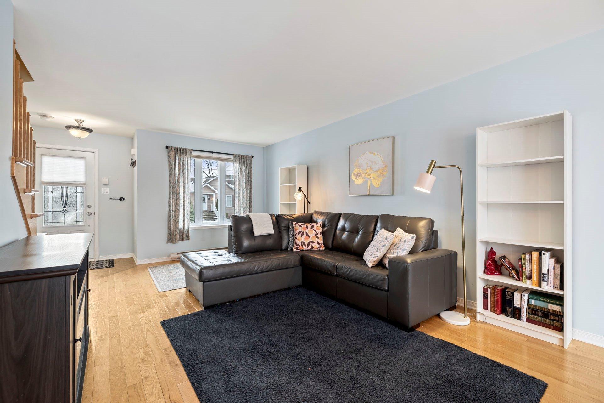 









19


Rue du Frère-André-Daoust

,
Rigaud,




QC
J0P1P0

