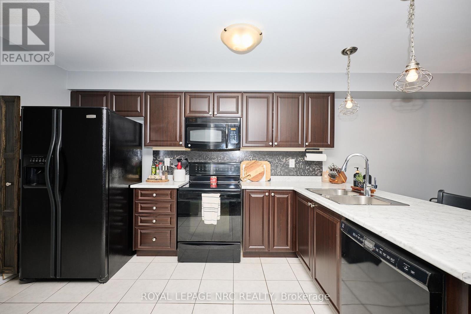 












7759 WHITE PINE CRESCENT

,
Niagara Falls (Brown),




Ontario
L2H0P1

