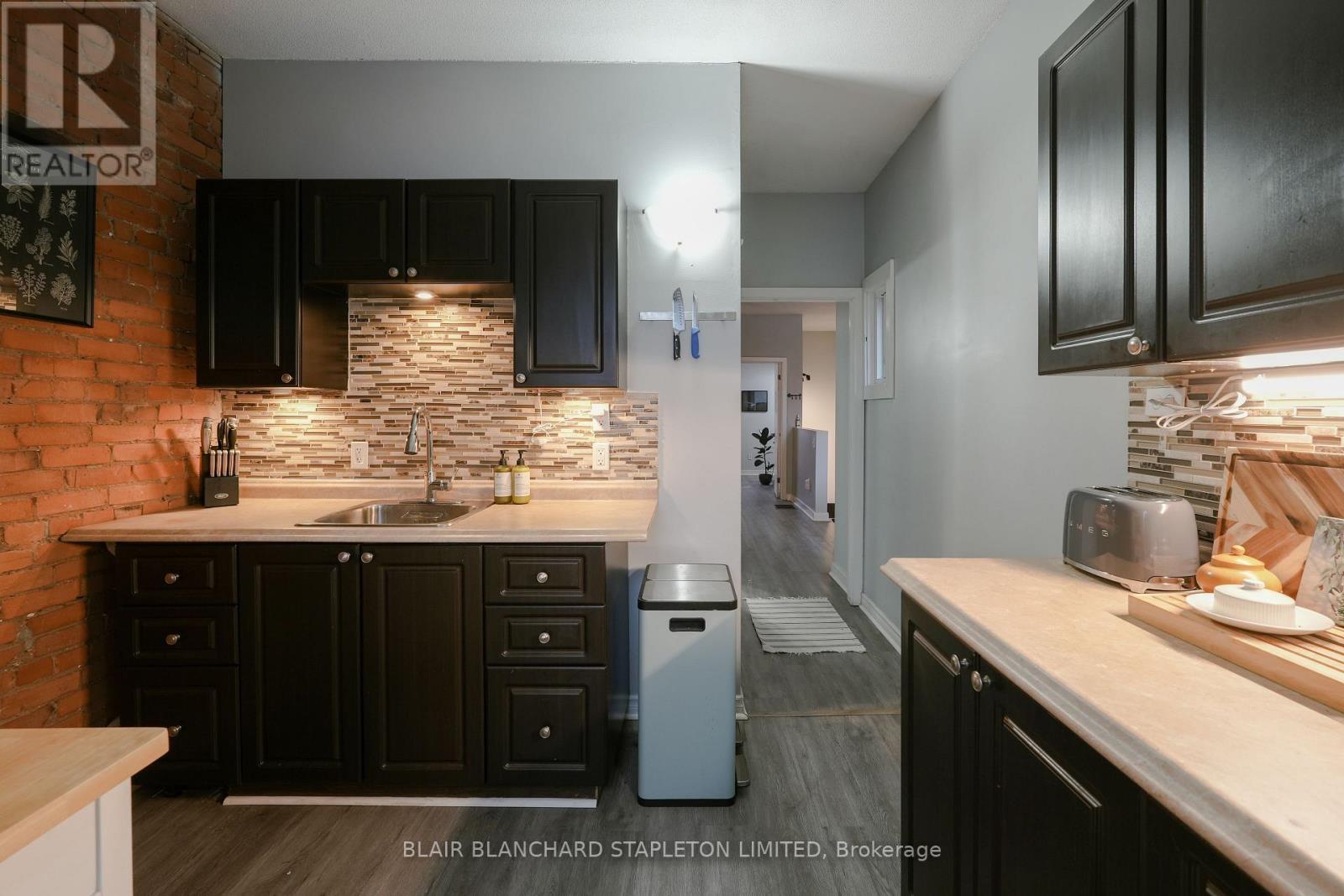 












267-277 KING WILLIAM STREET

,
Hamilton,




Ontario
L8L1N9

