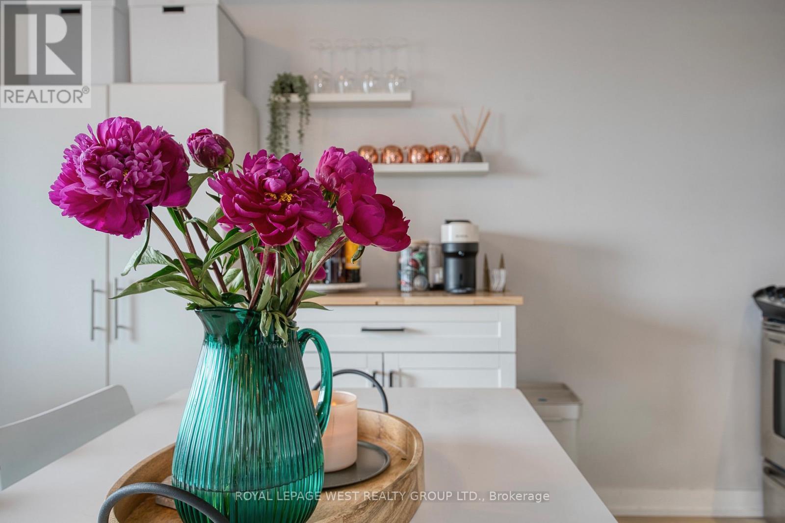 












301 - 51 LADY BANK ROAD

,
Toronto,




Ontario
M8Z0C9

