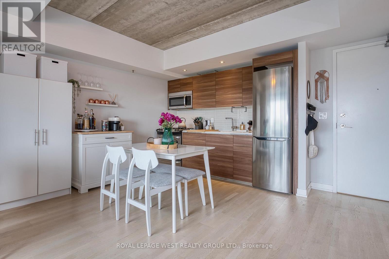 












301 - 51 LADY BANK ROAD

,
Toronto,




Ontario
M8Z0C9

