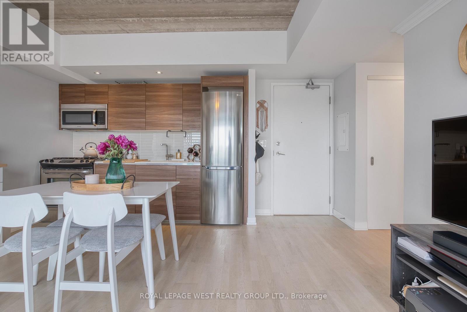 












301 - 51 LADY BANK ROAD

,
Toronto,




Ontario
M8Z0C9

