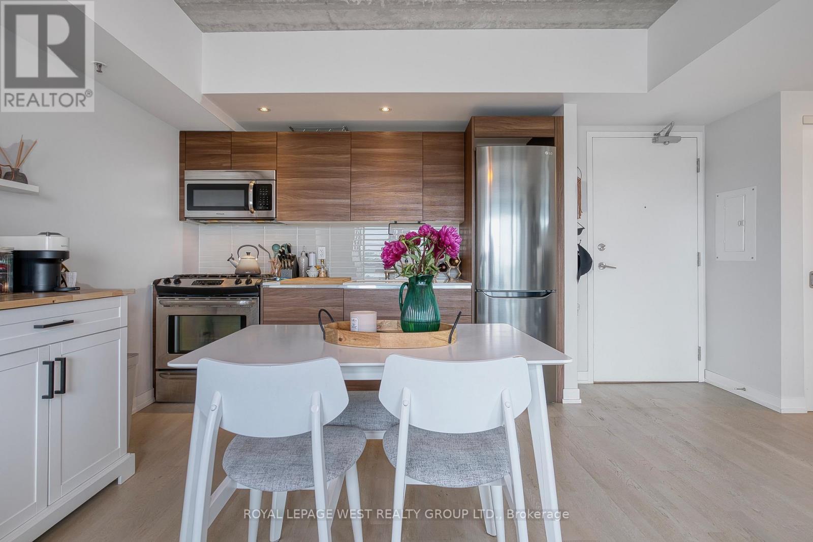 












301 - 51 LADY BANK ROAD

,
Toronto,




Ontario
M8Z0C9

