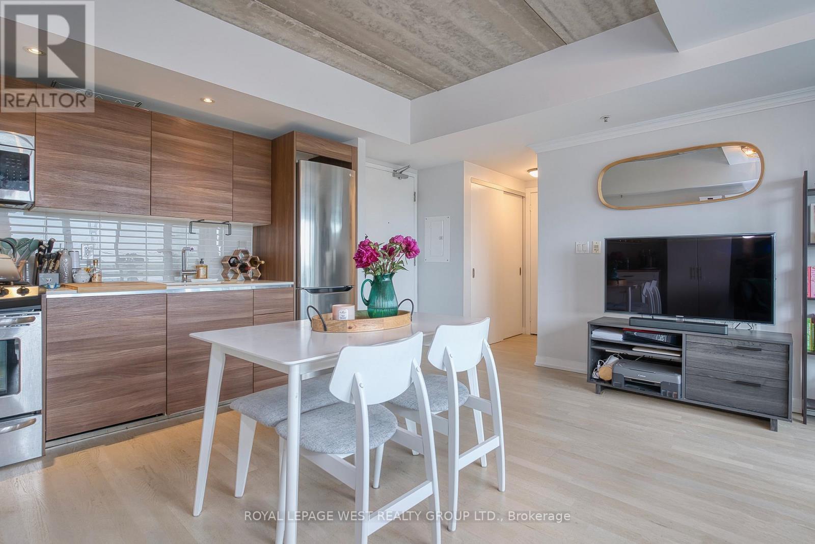 












301 - 51 LADY BANK ROAD

,
Toronto,




Ontario
M8Z0C9

