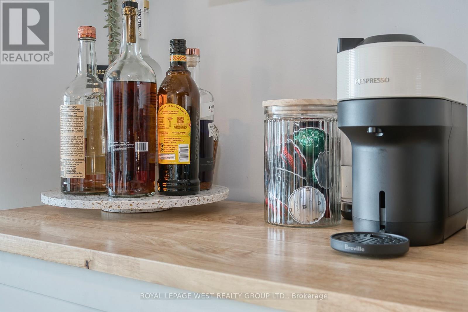 












301 - 51 LADY BANK ROAD

,
Toronto,




Ontario
M8Z0C9

