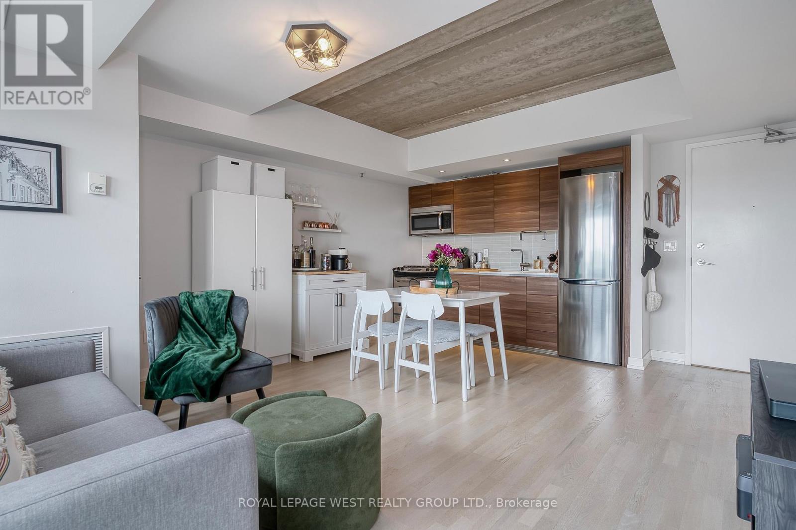 












301 - 51 LADY BANK ROAD

,
Toronto,




Ontario
M8Z0C9

