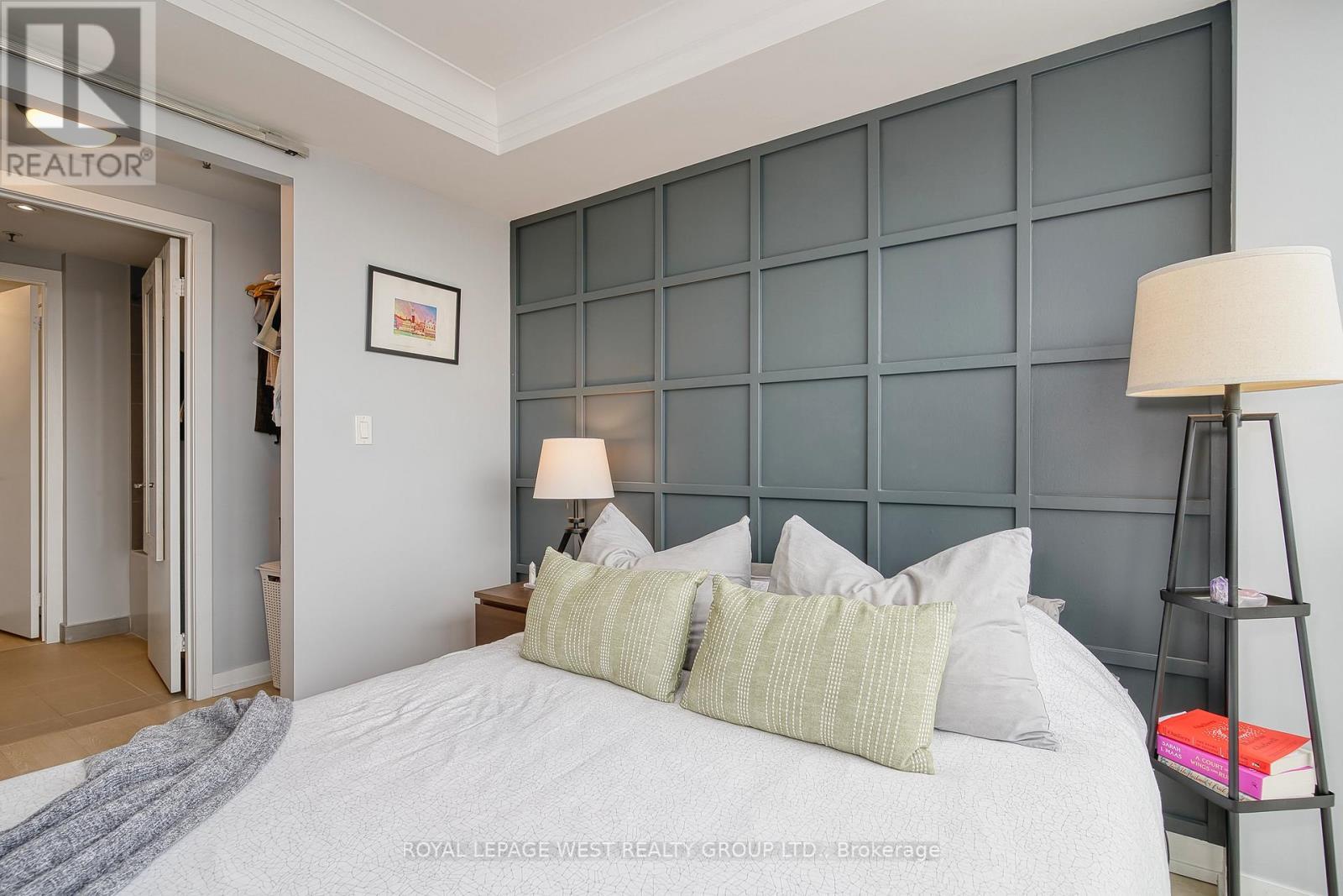 












301 - 51 LADY BANK ROAD

,
Toronto,




Ontario
M8Z0C9

