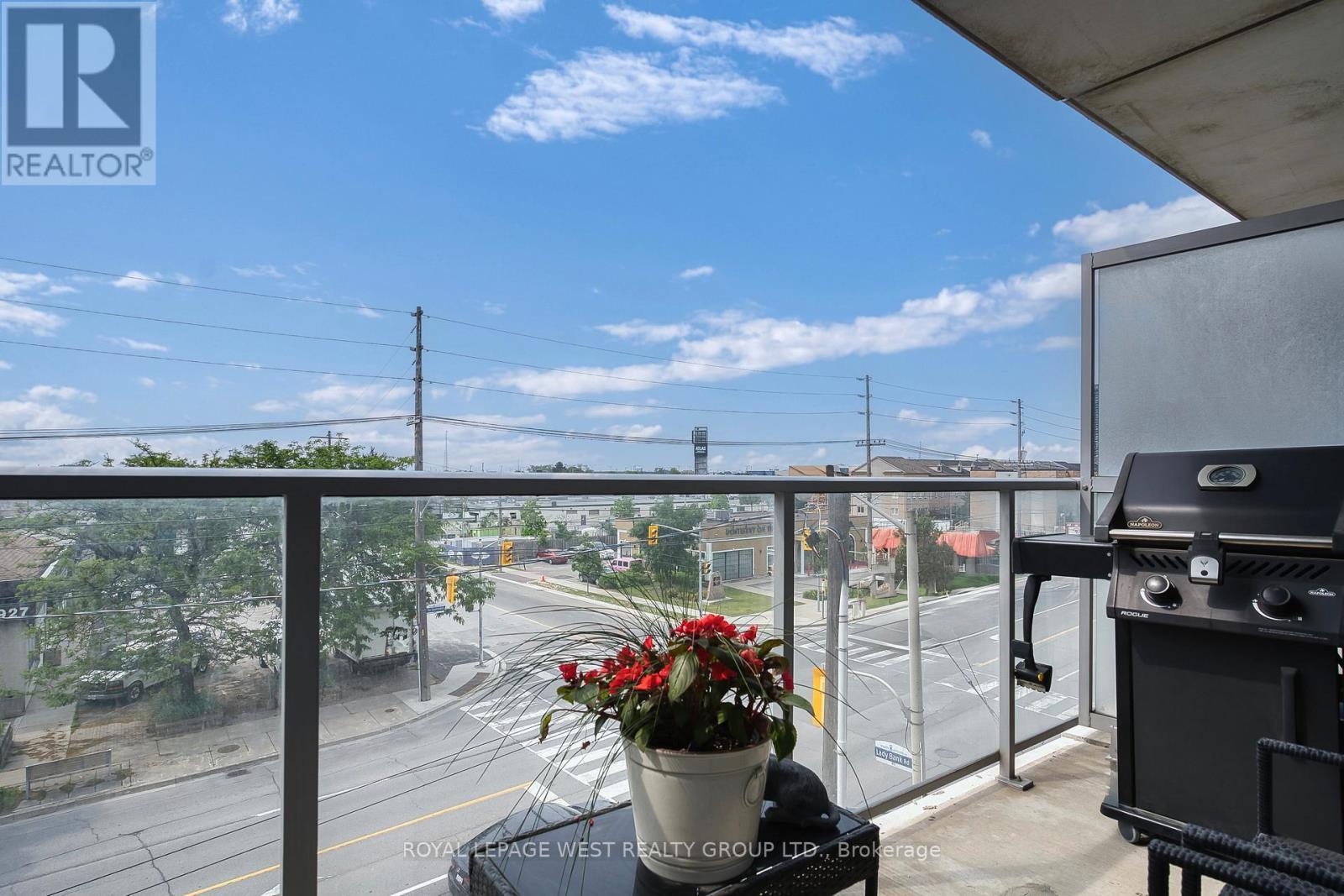 












301 - 51 LADY BANK ROAD

,
Toronto,




Ontario
M8Z0C9

