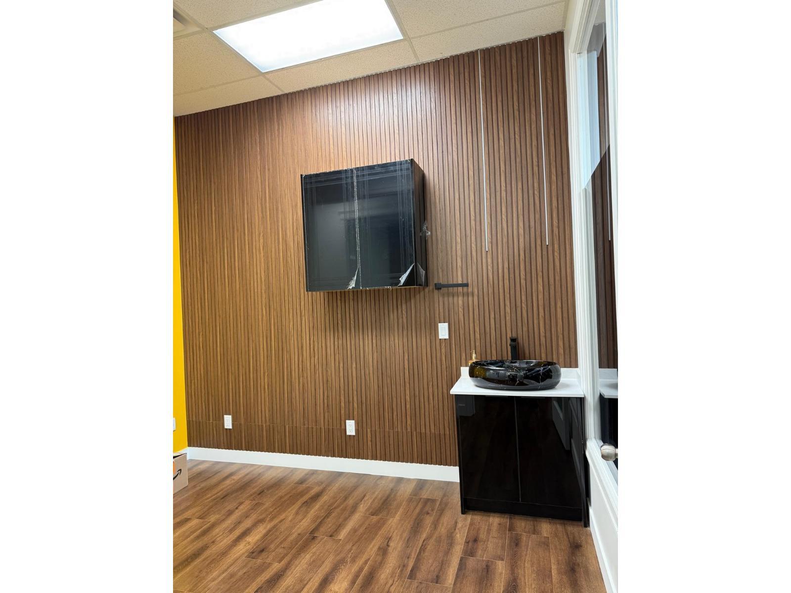 












107 7130 120 STREET

,
Surrey,




British Columbia
V3W3M8

