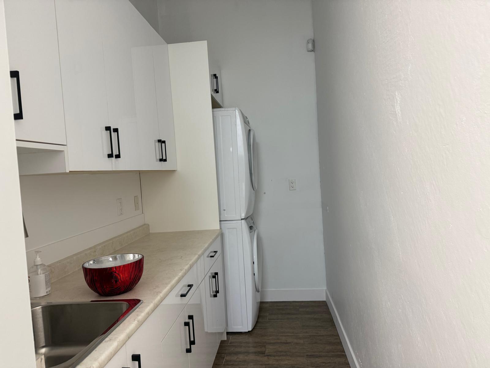 












107 7130 120 STREET

,
Surrey,




British Columbia
V3W3M8

