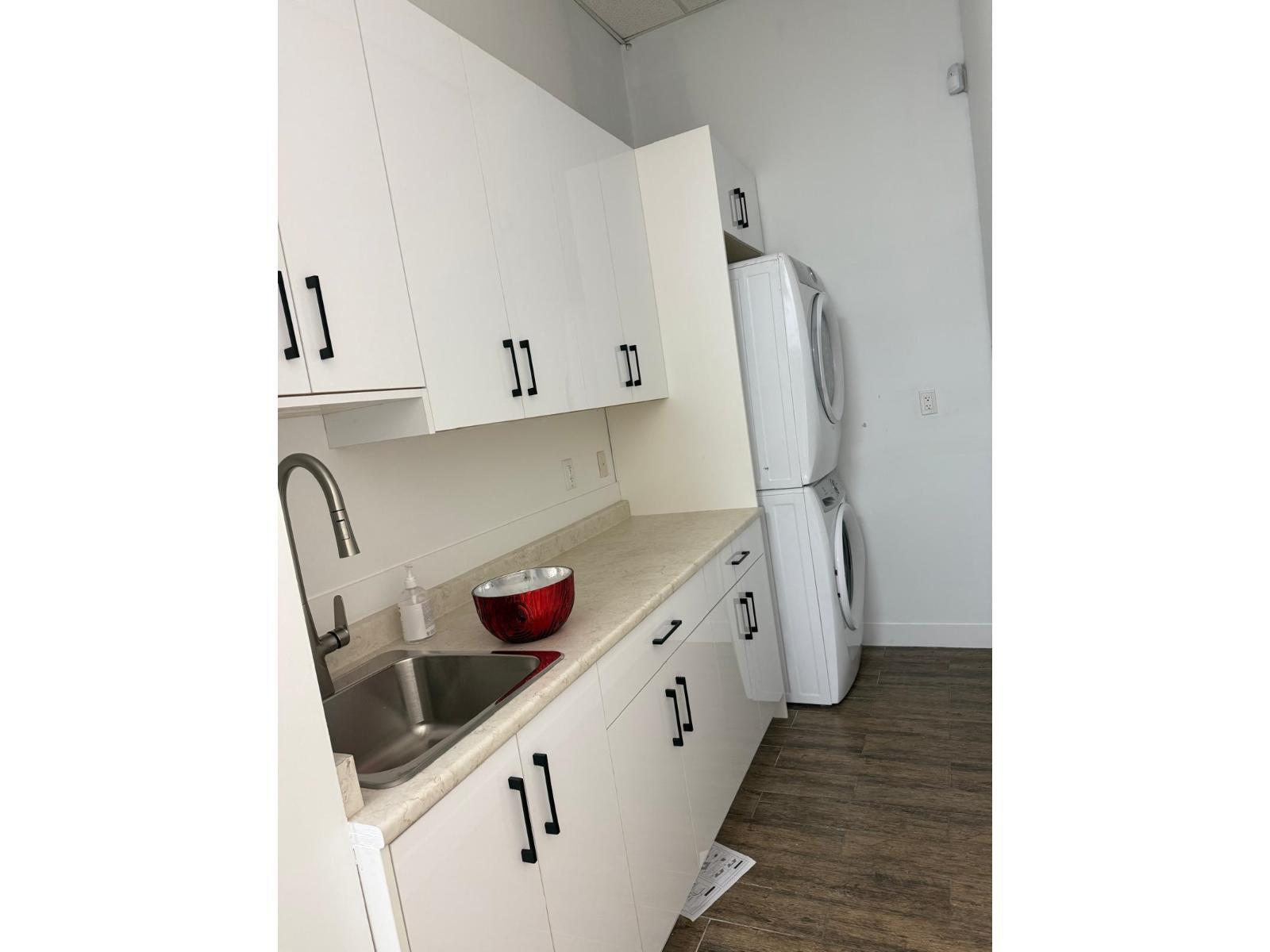 












107 7130 120 STREET

,
Surrey,




British Columbia
V3W3M8

