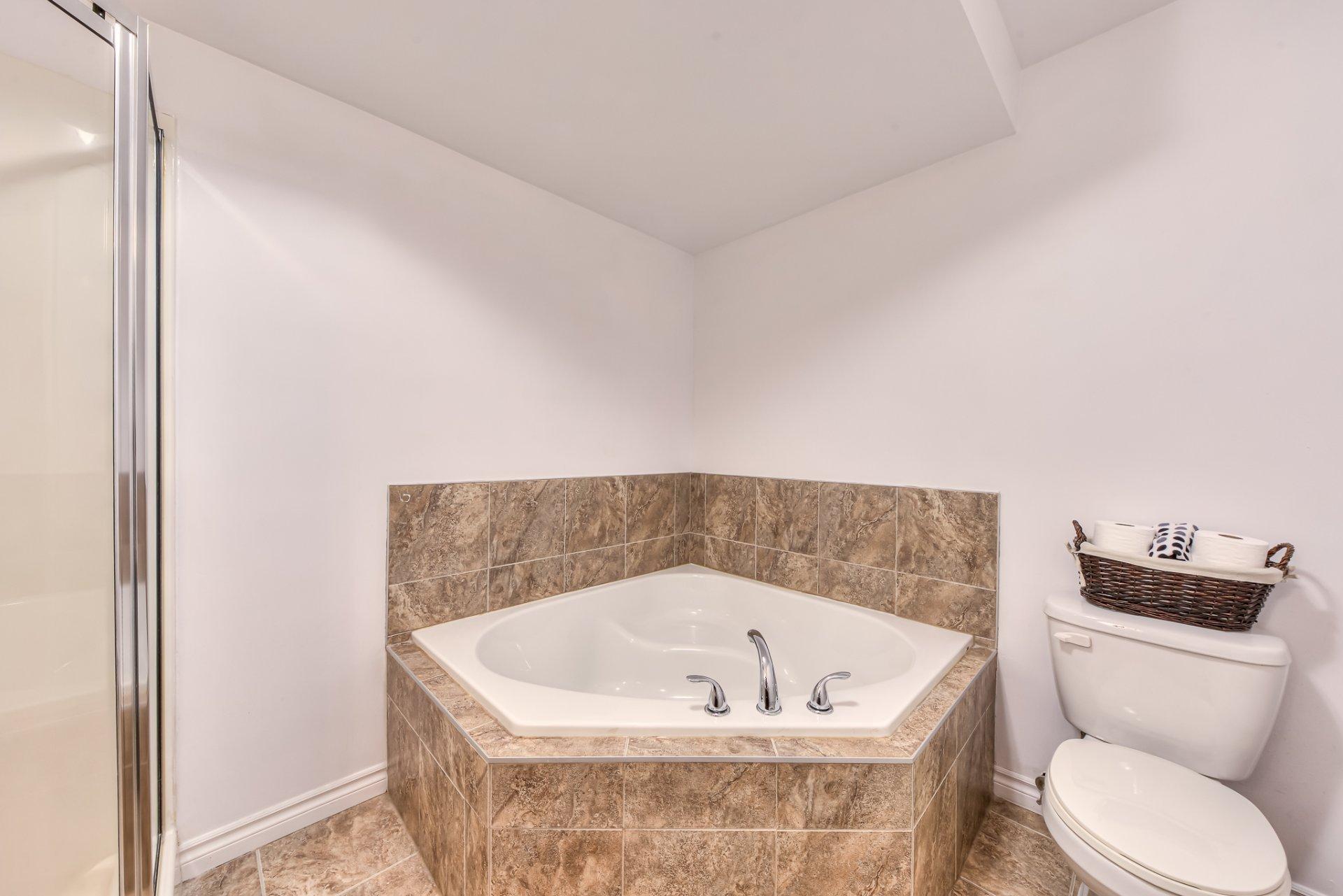 









17775


Boul. de Pierrefonds

, 103,
Montréal (Pierrefonds-Roxboro),




QC
H9J3L1

