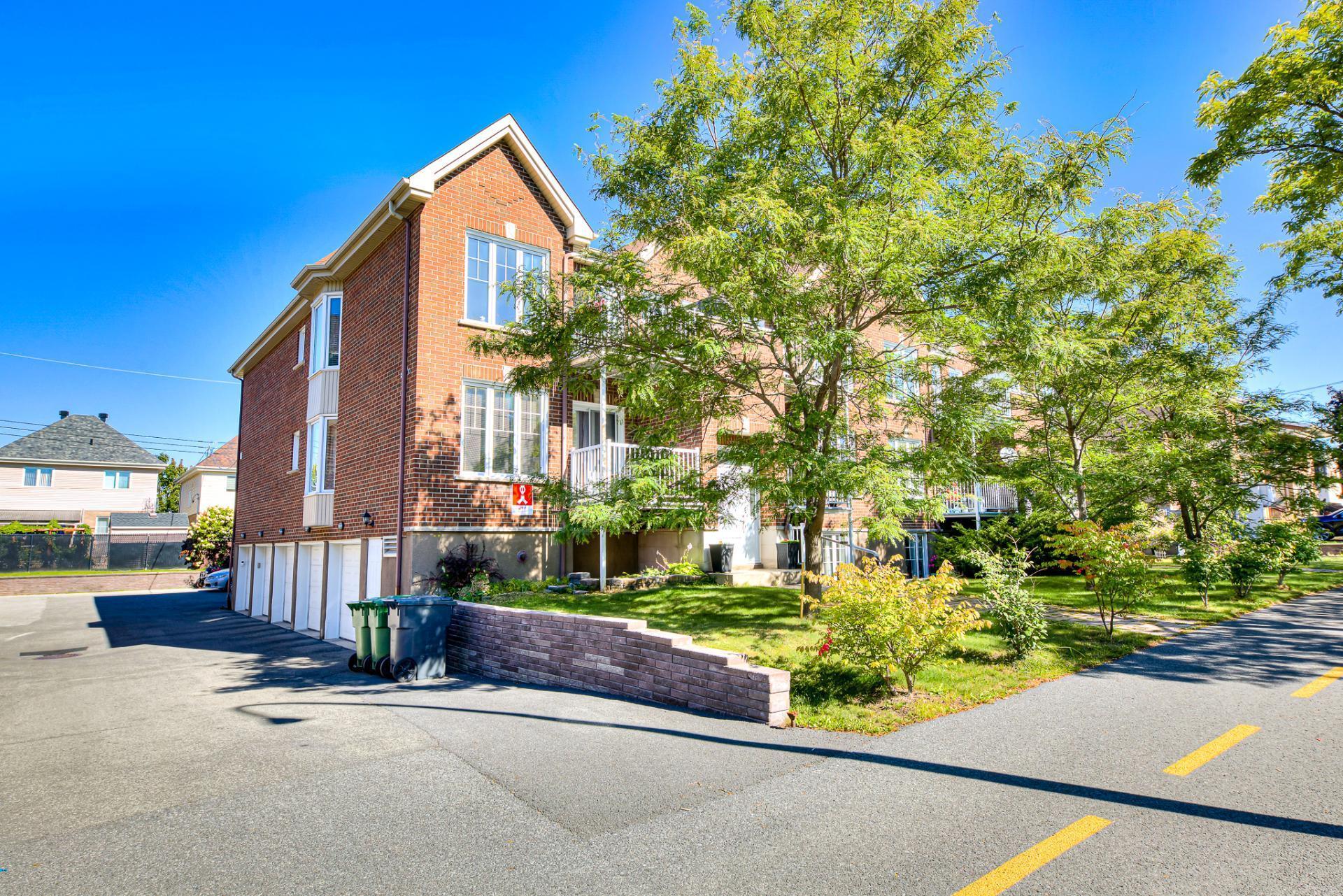 









17775


Boul. de Pierrefonds

, 103,
Montréal (Pierrefonds-Roxboro),




QC
H9J3L1

