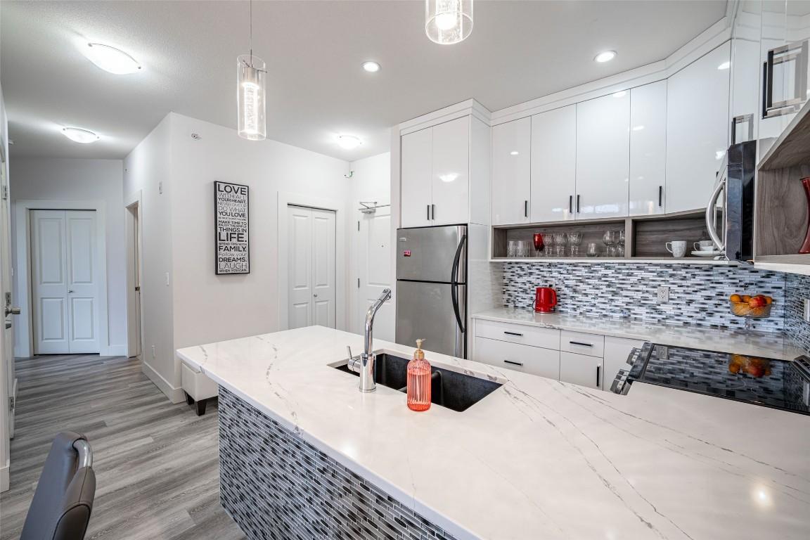 









3205


Skyview

Lane, 405



BC
V4T 1S4

