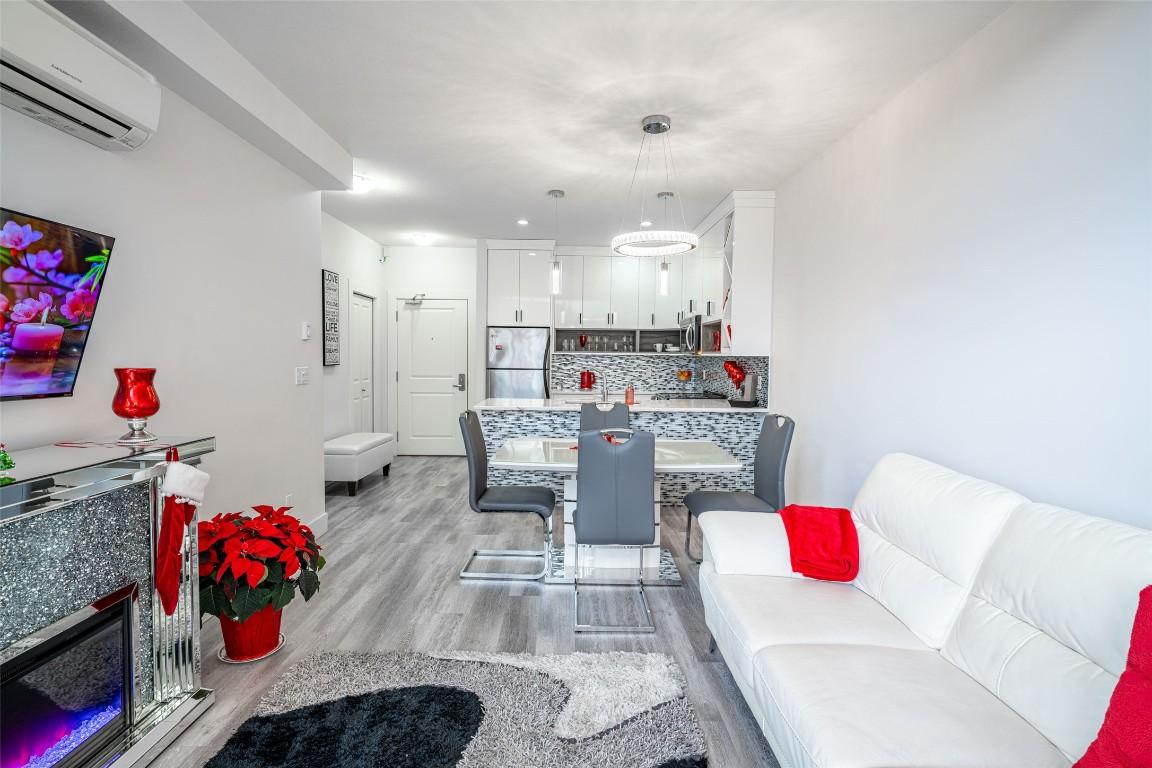 









3205


Skyview

Lane, 405



BC
V4T 1S4

