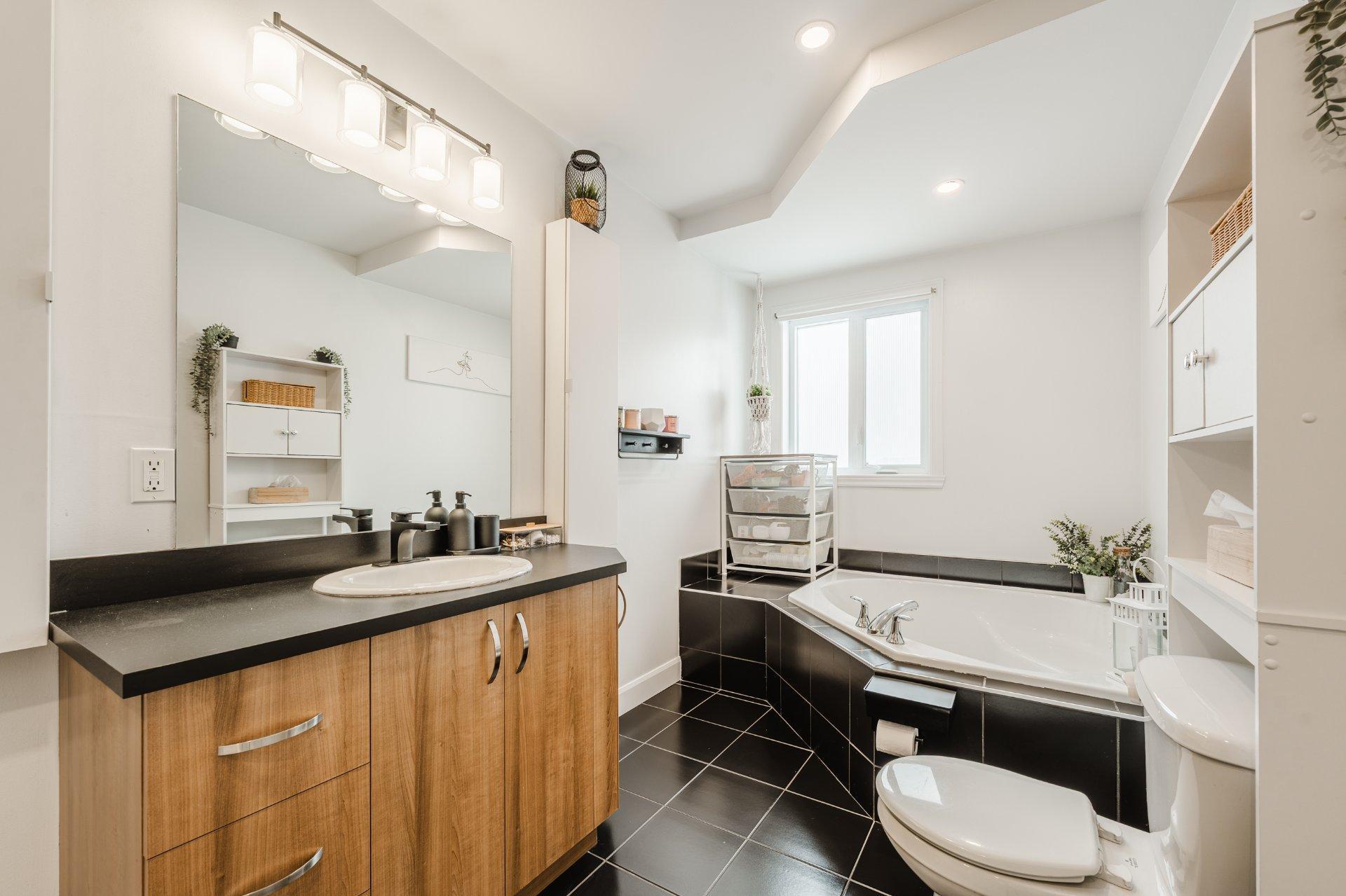 









116


Rue Rémi-Dansereau

,
Beloeil,




QC
J3G0C7

