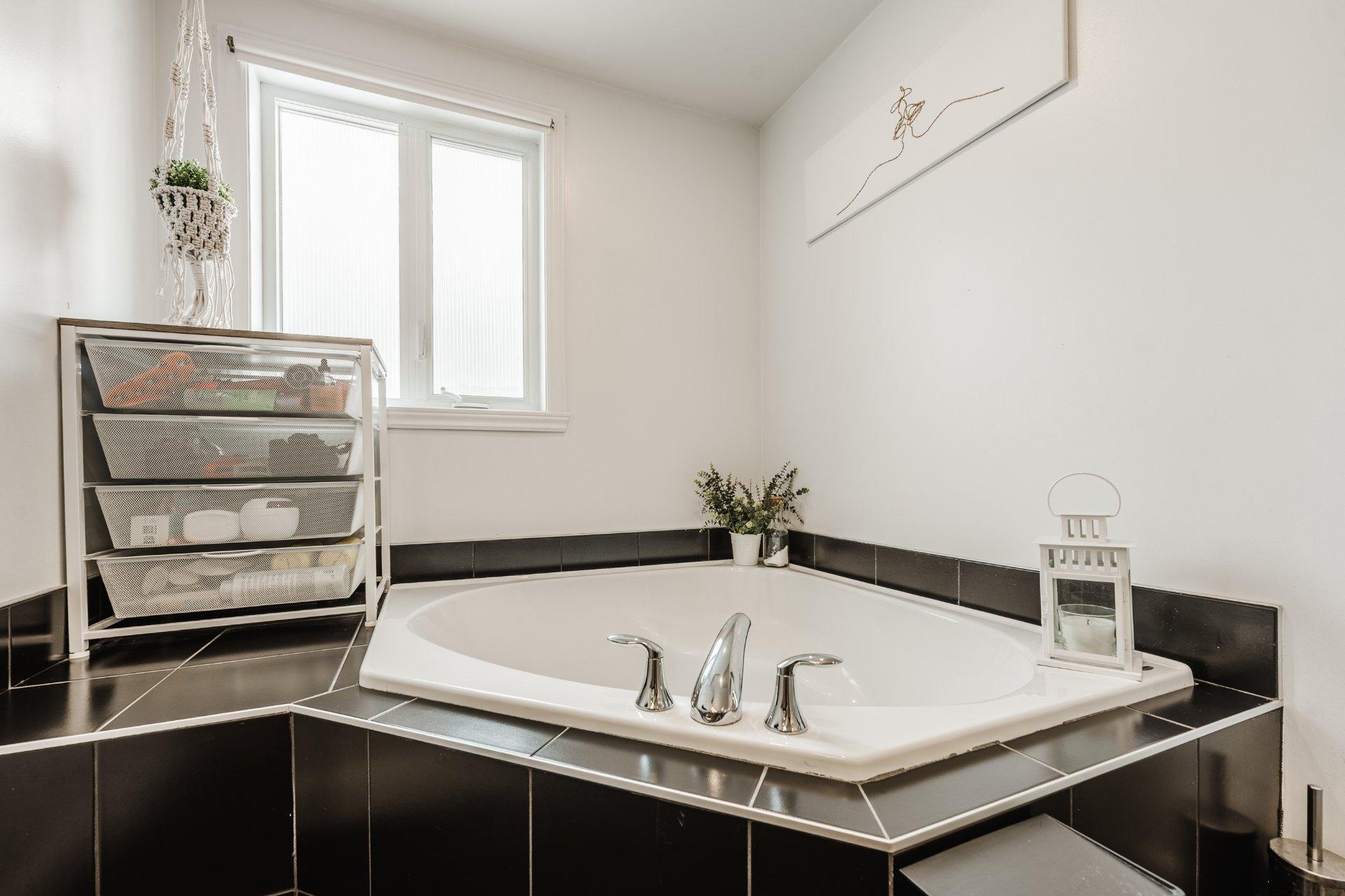 









116


Rue Rémi-Dansereau

,
Beloeil,




QC
J3G0C7

