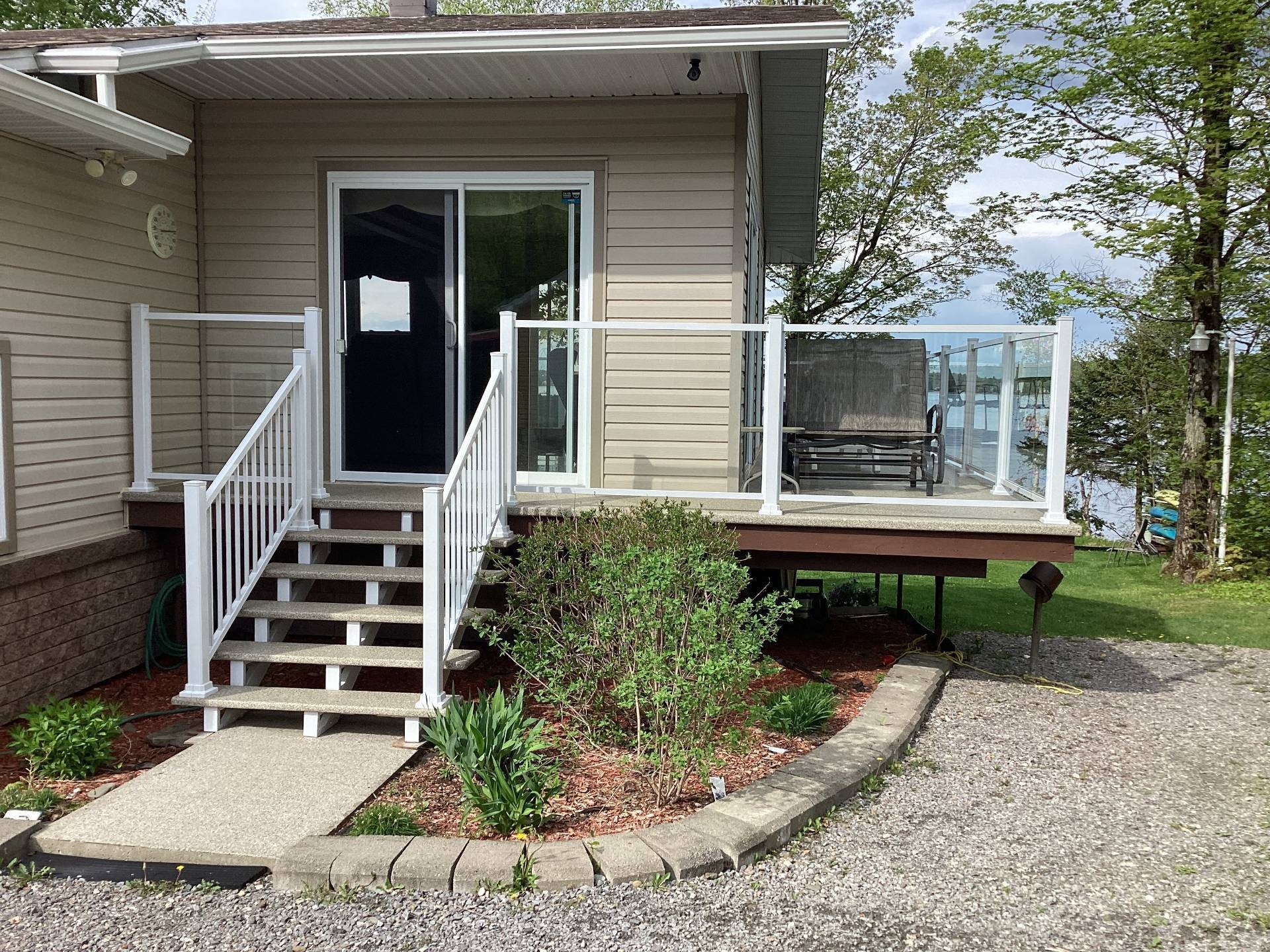 









30


Ch. du Domaine-du-Soleil-Levant

,
Stanstead - Canton,




QC
J1X0M9

