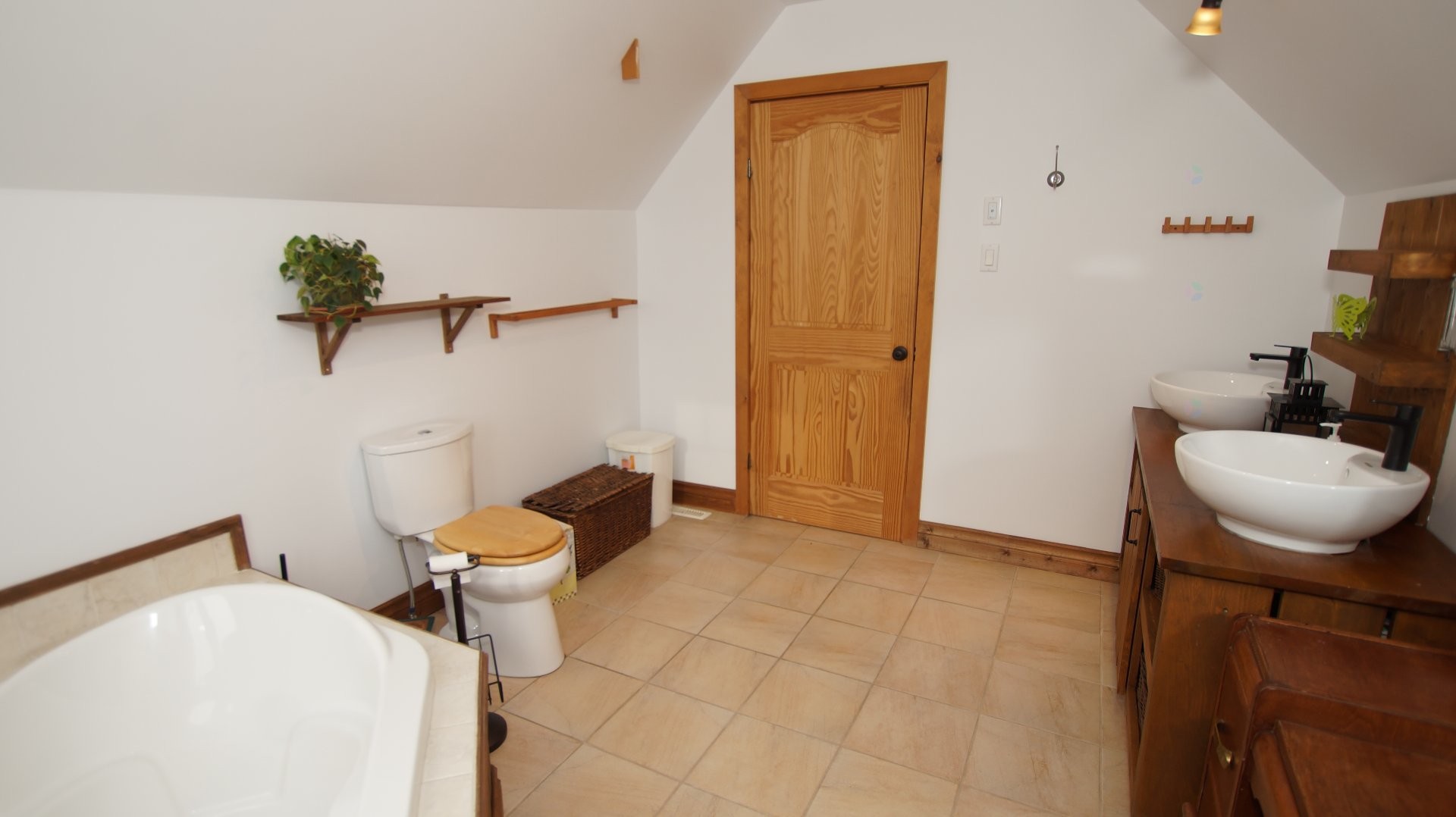 









305


Rue Laforest

,
Saint-Alphonse-Rodriguez,




QC
J0K1W0

