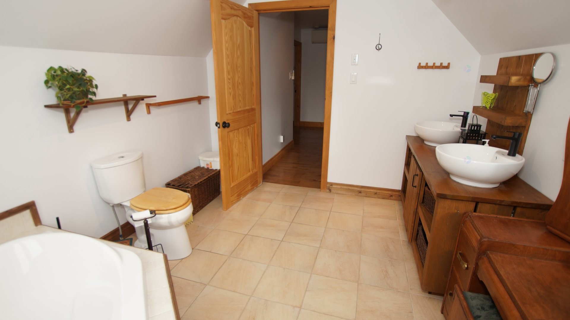 









305


Rue Laforest

,
Saint-Alphonse-Rodriguez,




QC
J0K1W0

